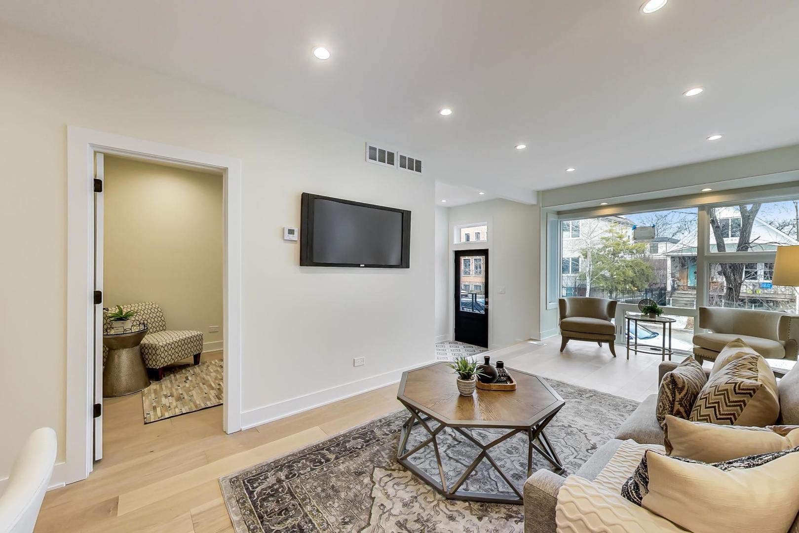 1644 N Troy Street Unit: 1