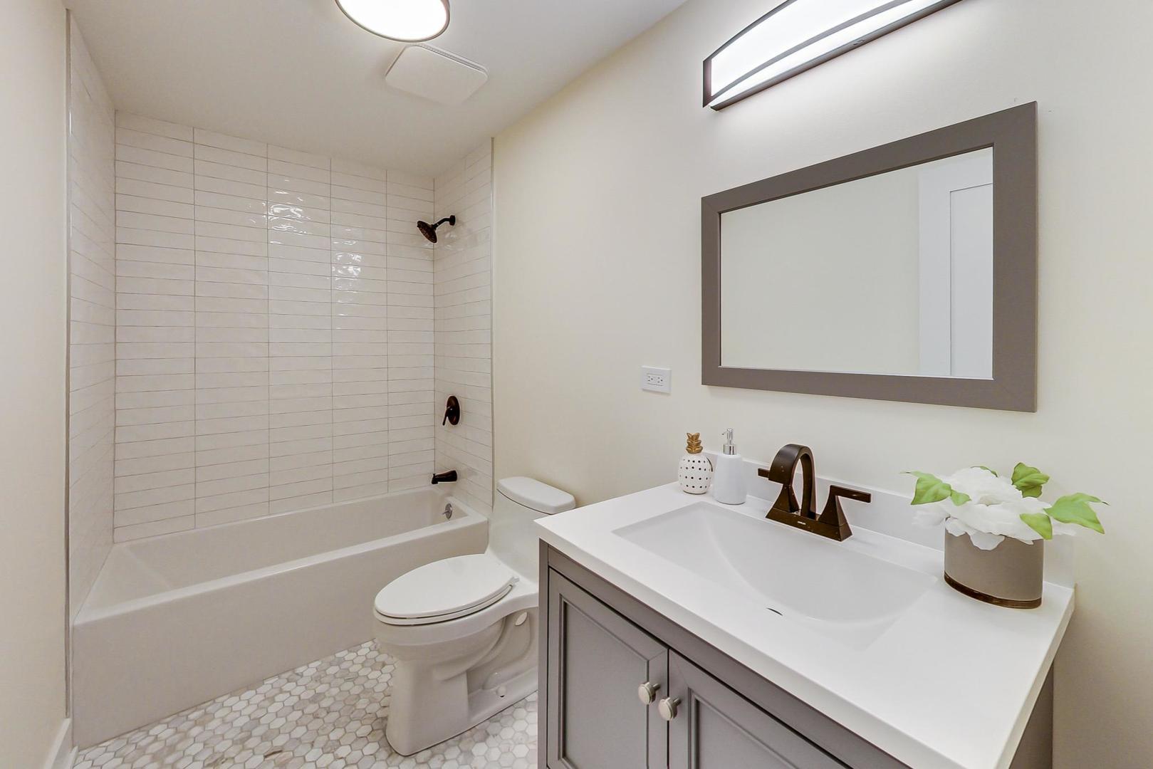 1644 N Troy Street Unit: 1