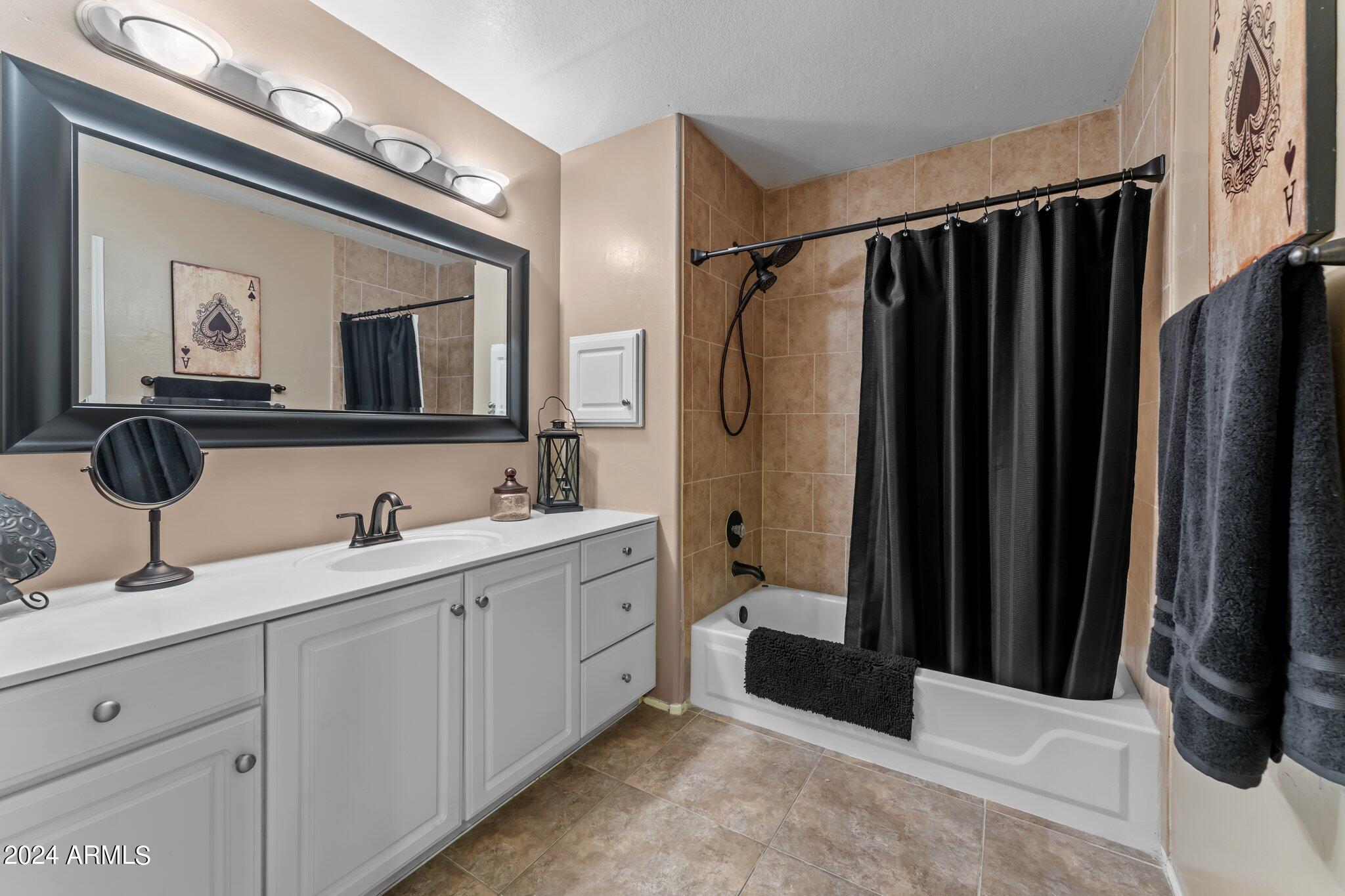 6228 W Rose Garden Lane