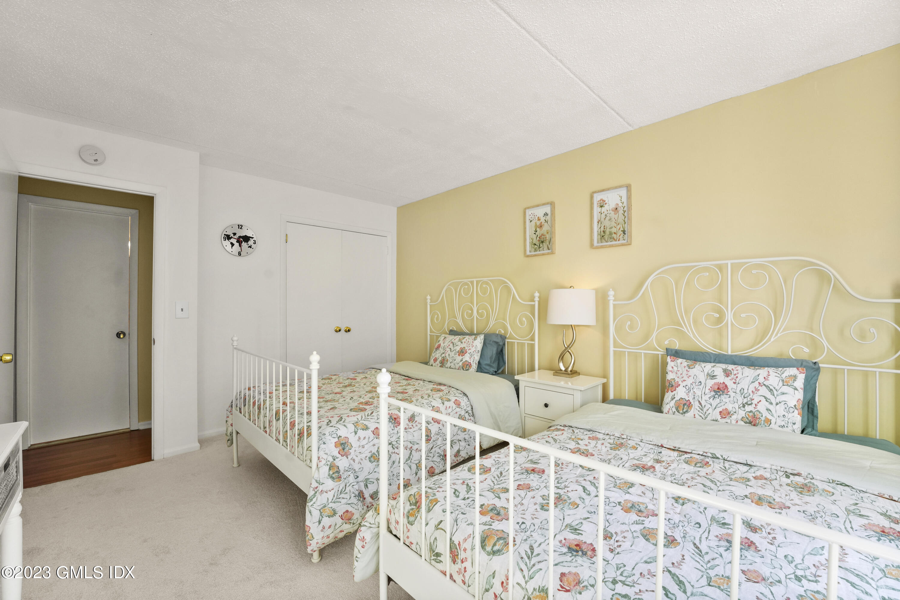 1535 E Putnam Avenue, 303