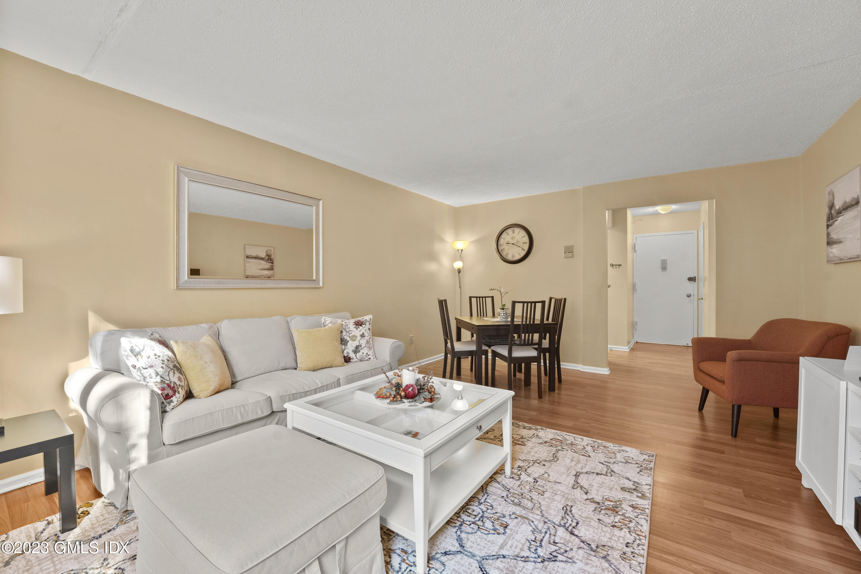 1535 E Putnam Avenue, 303