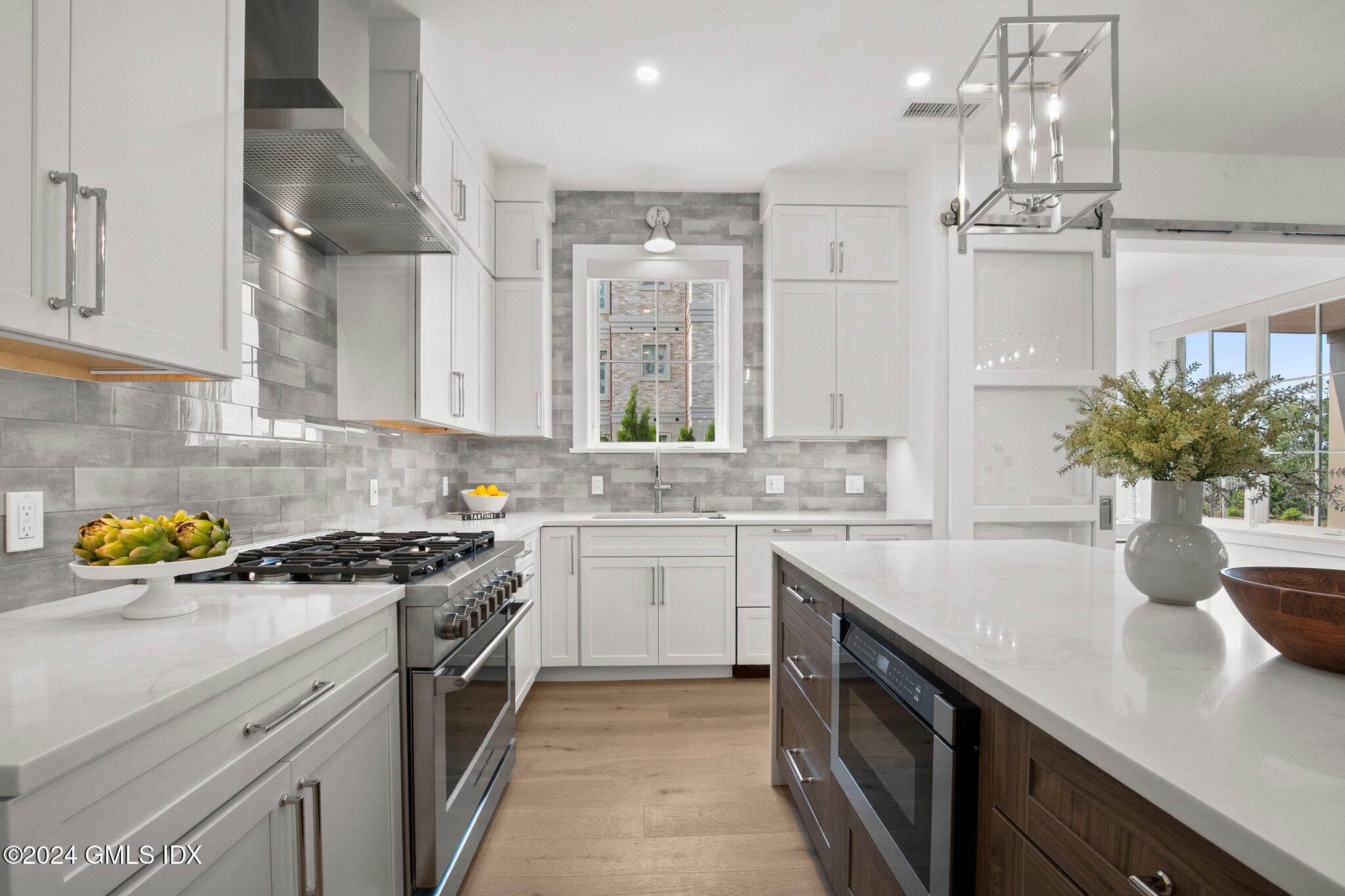 71 Havemeyer Place, 103 N