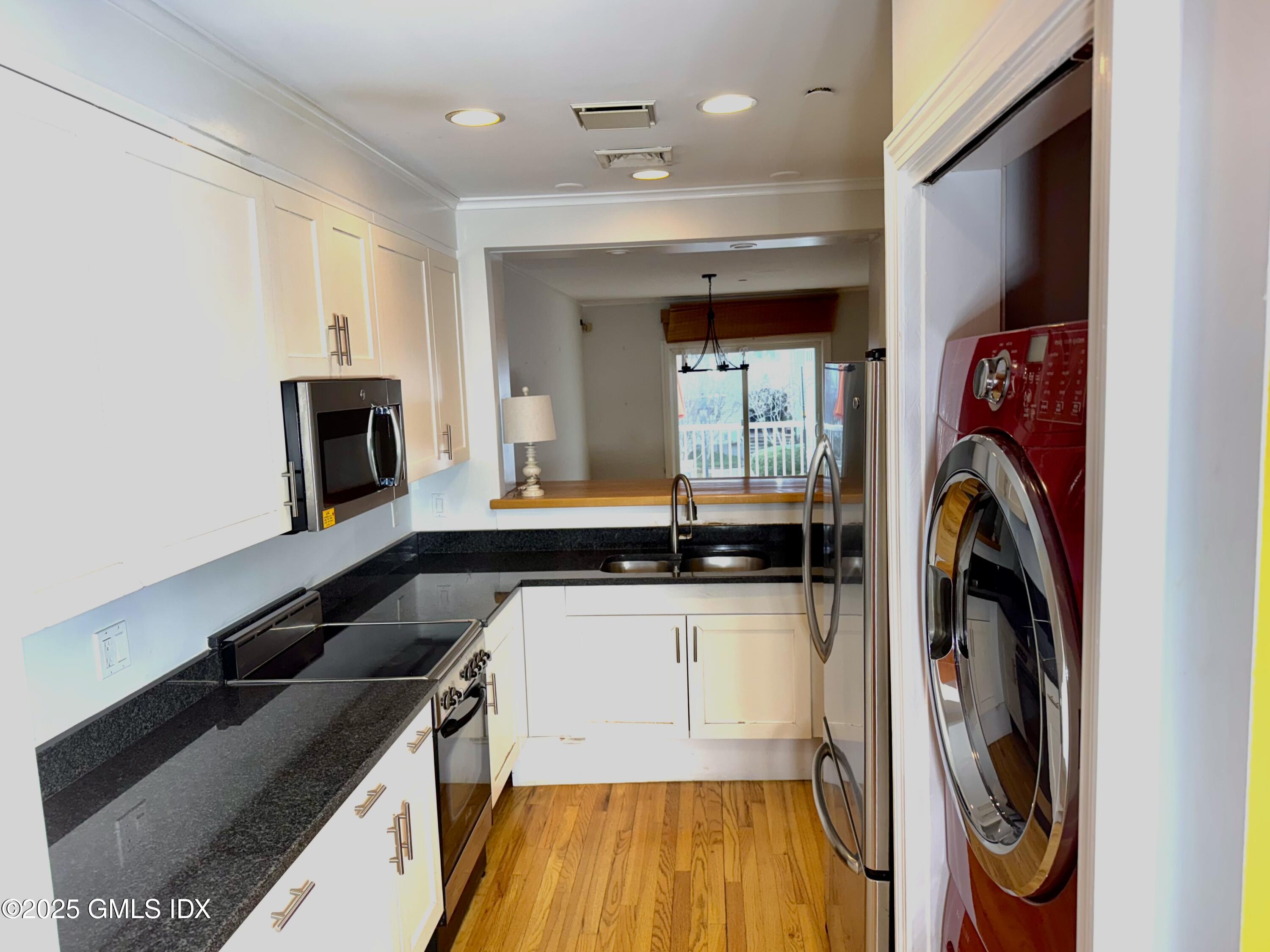 51 Forest Avenue, 22