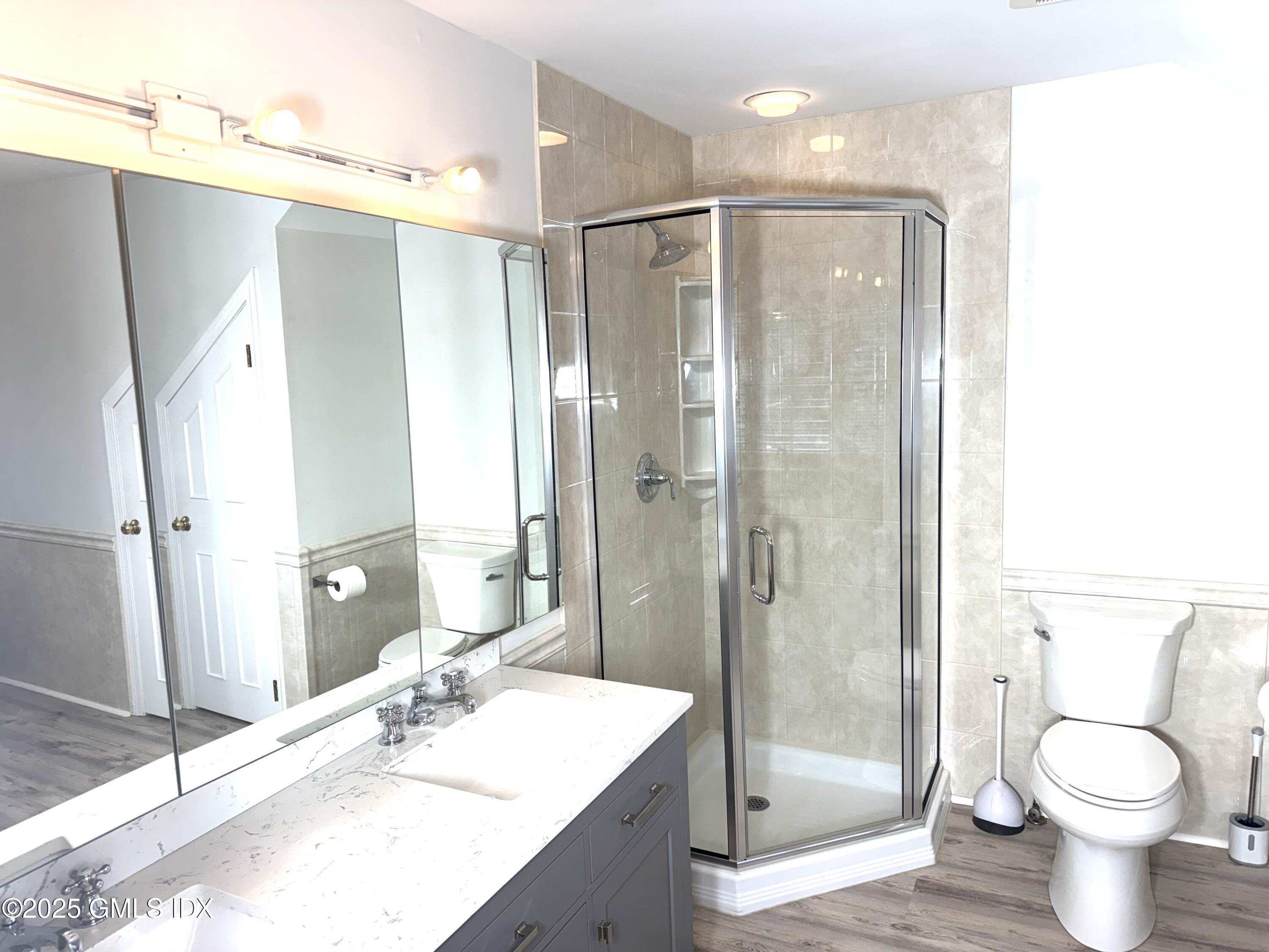 51 Forest Avenue, 22