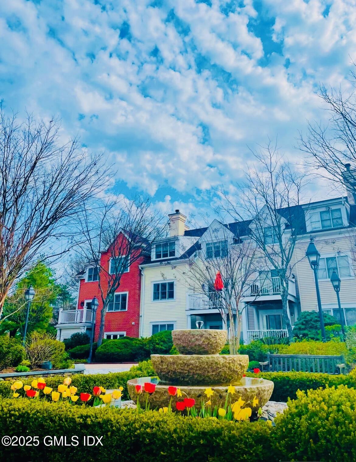 51 Forest Avenue, 22