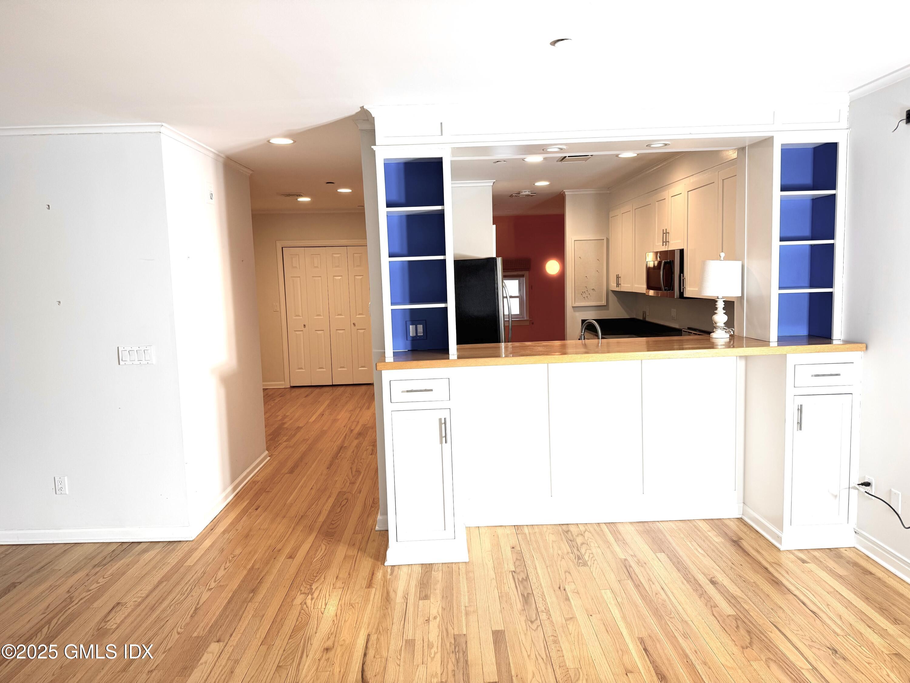 51 Forest Avenue, 22