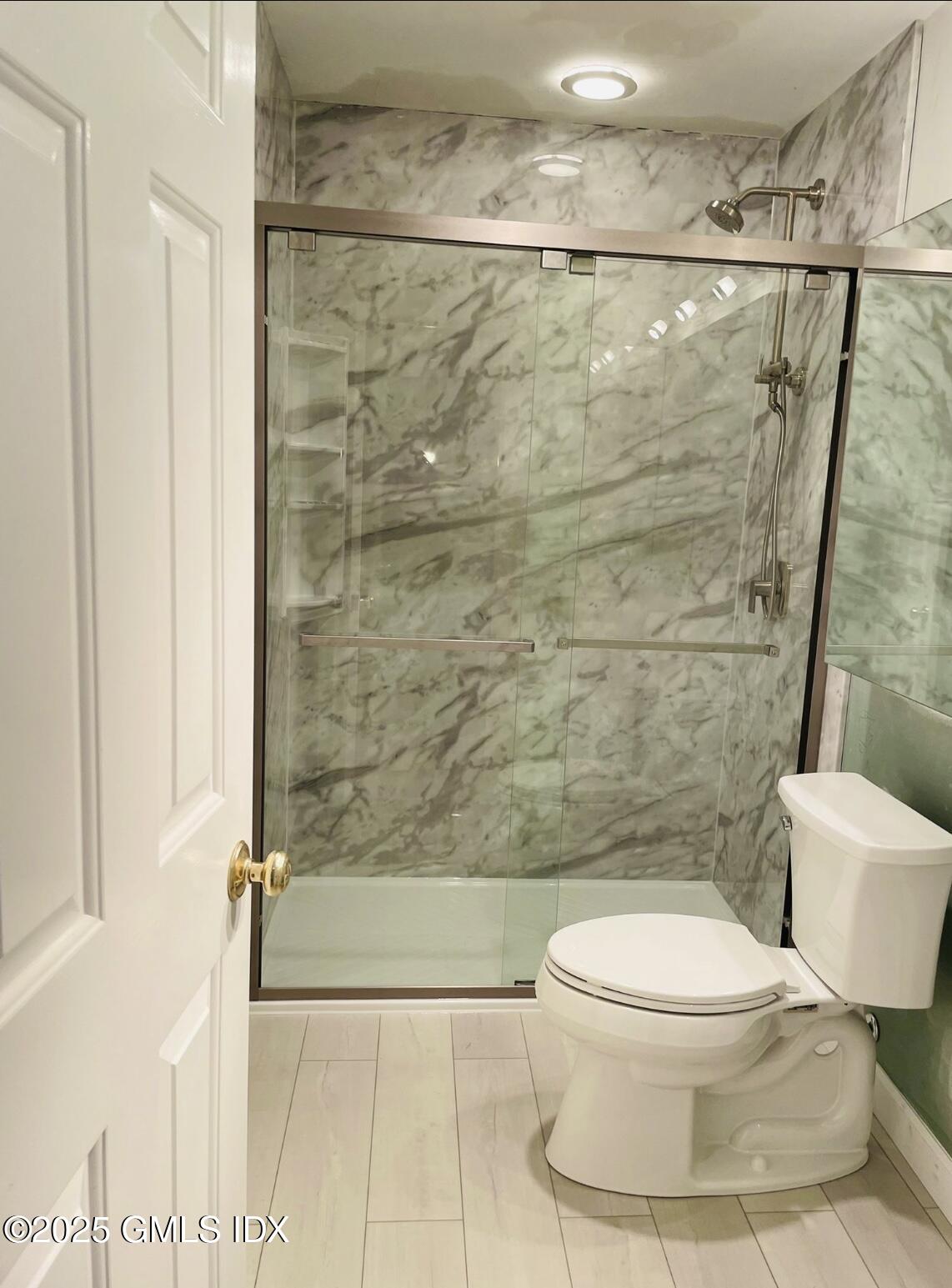 51 Forest Avenue, 22