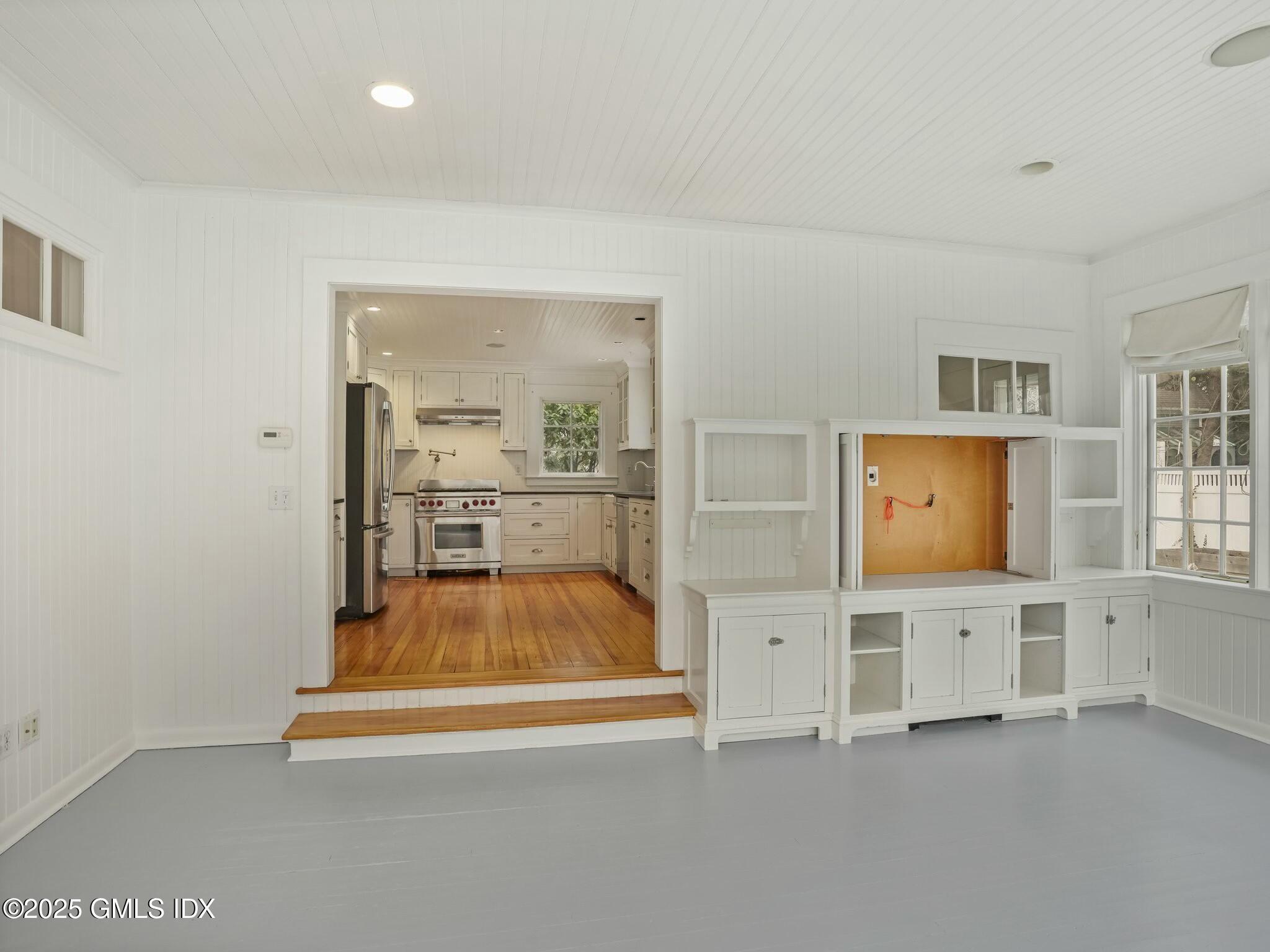 69 Riverside Avenue