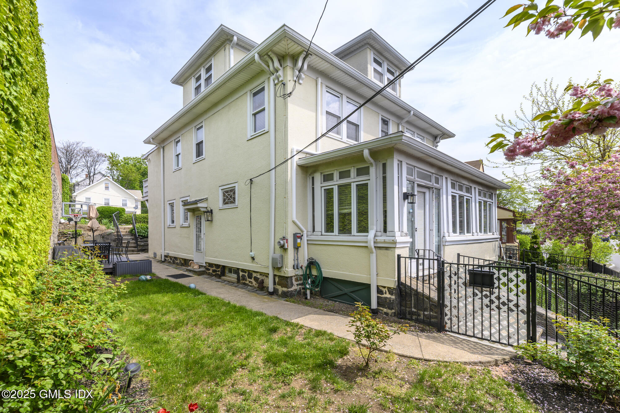 291 Delavan Avenue