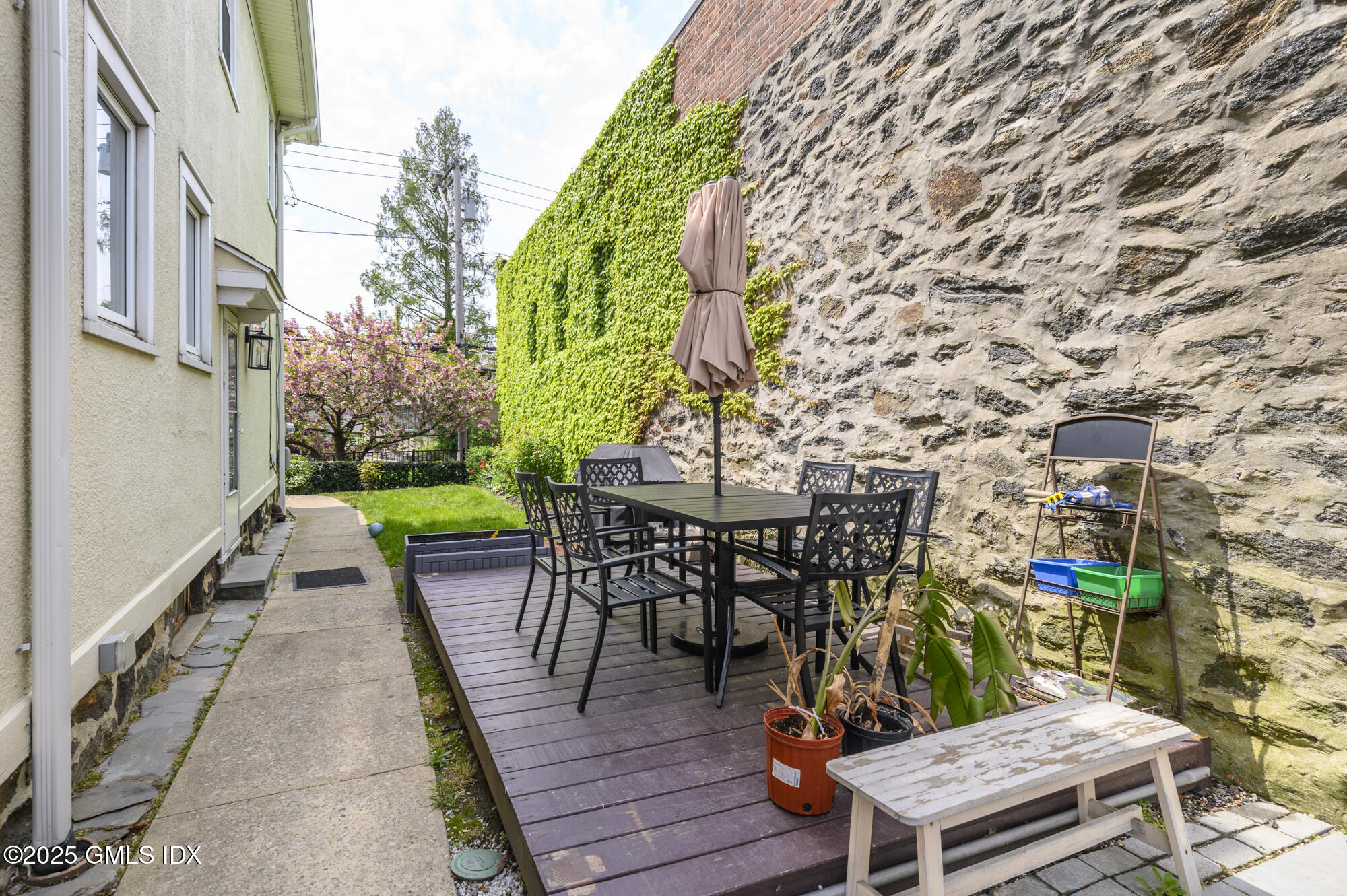291 Delavan Avenue