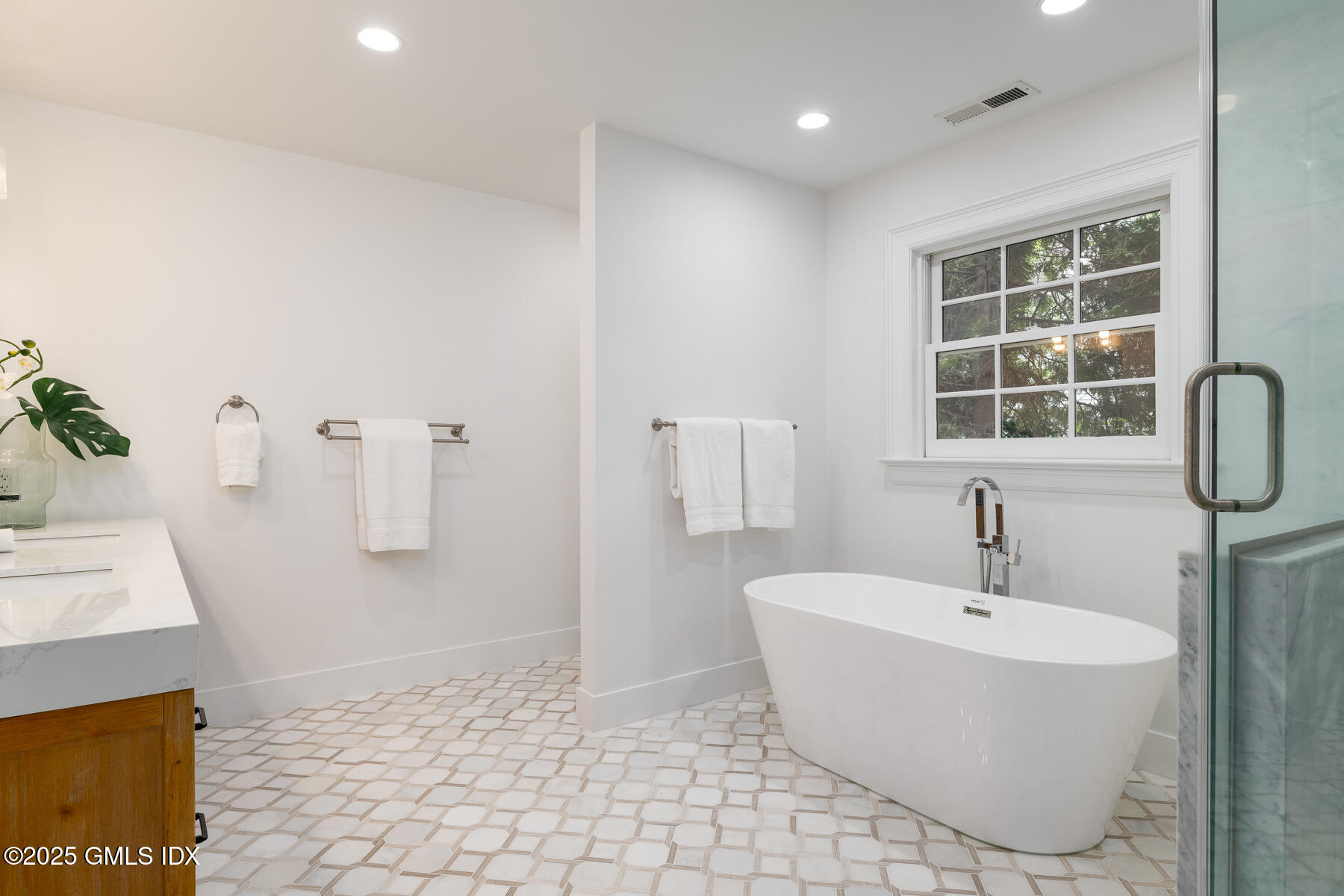 52 Breezemont Avenue, Riverside