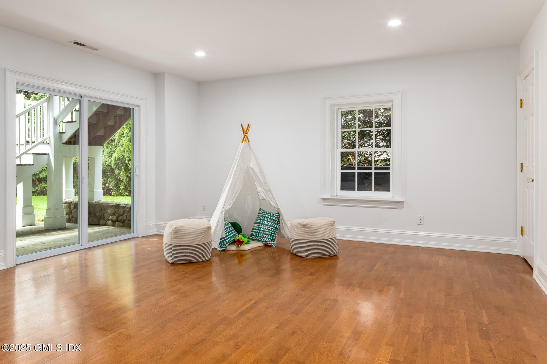 52 Breezemont Avenue, Riverside