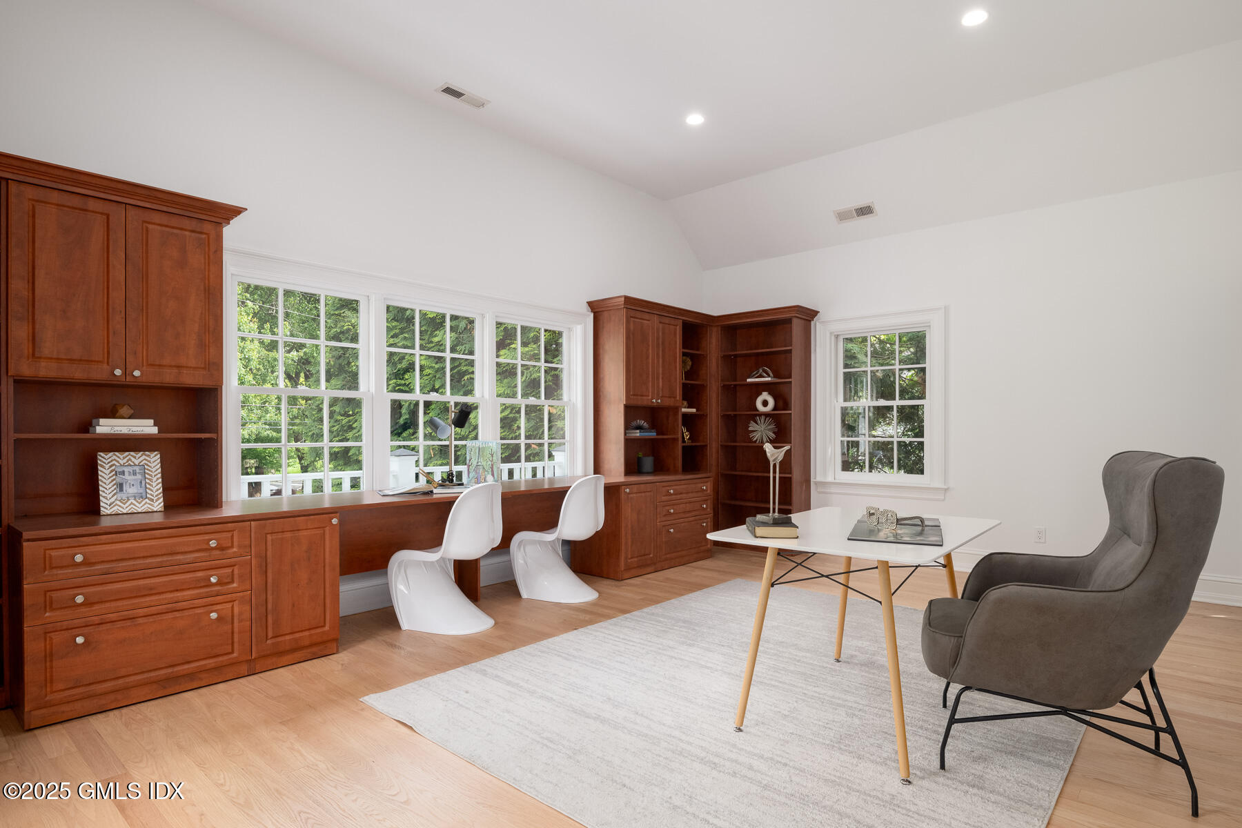 52 Breezemont Avenue, Riverside