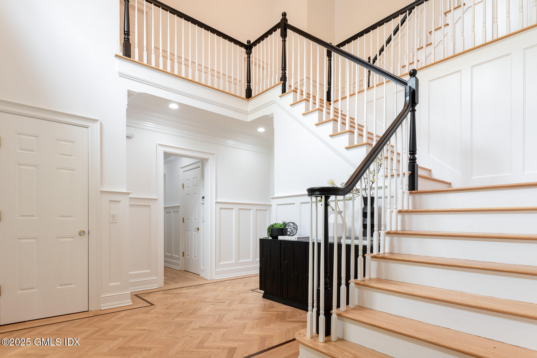 52 Breezemont Avenue, Riverside