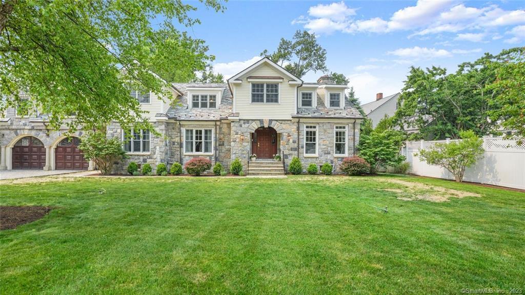 302 Compo Road South