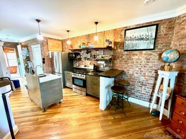 2825 Fairfield Avenue 3