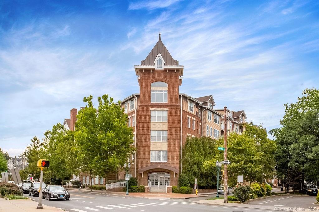 35 West Broad Street 105