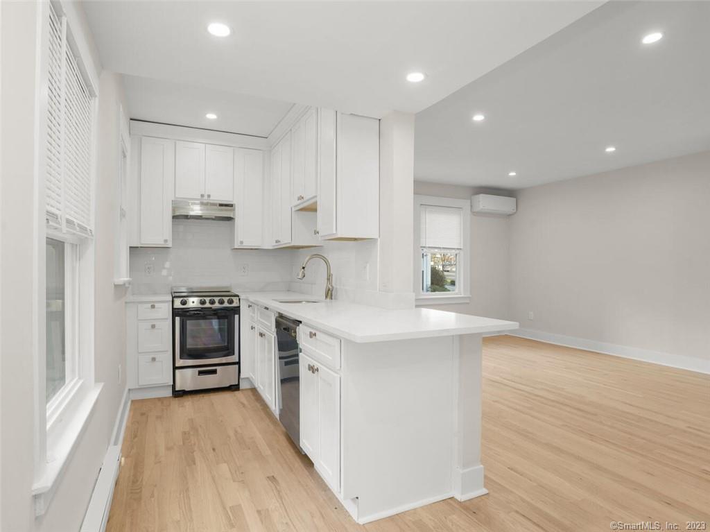 125 Strawberry Hill Avenue 1B