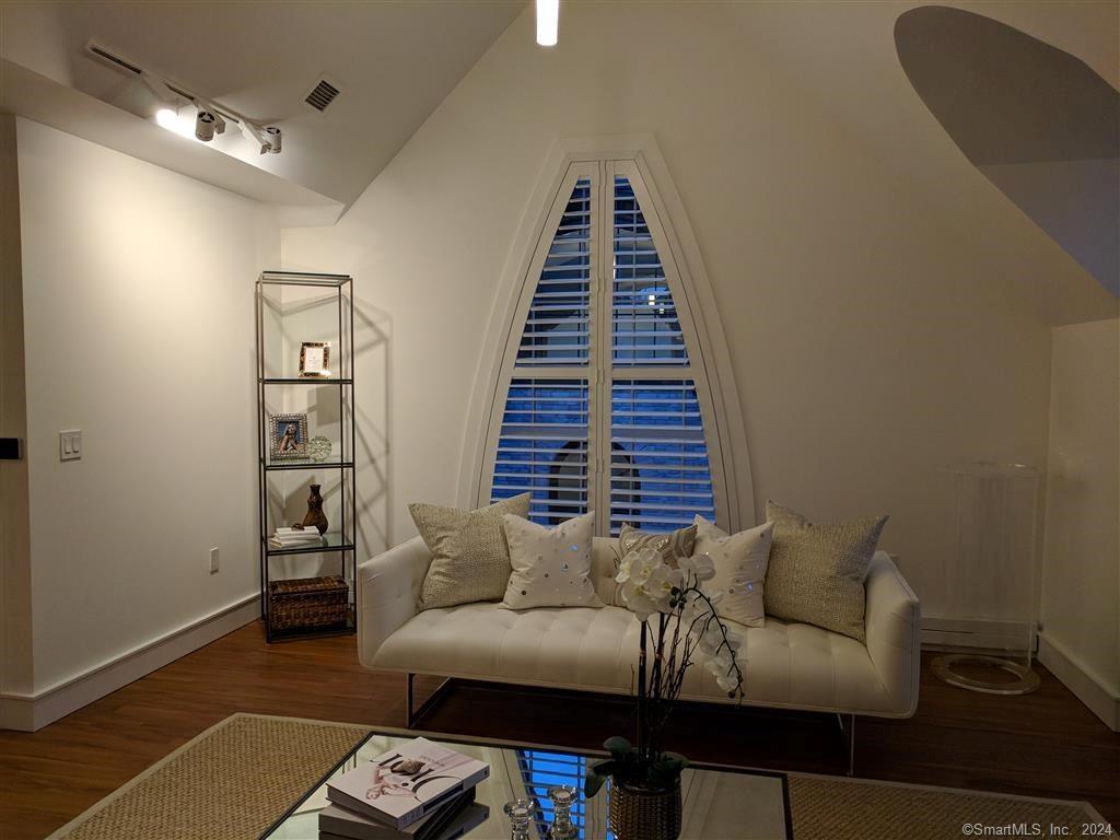 5 Church Lane 201 / The Jesup