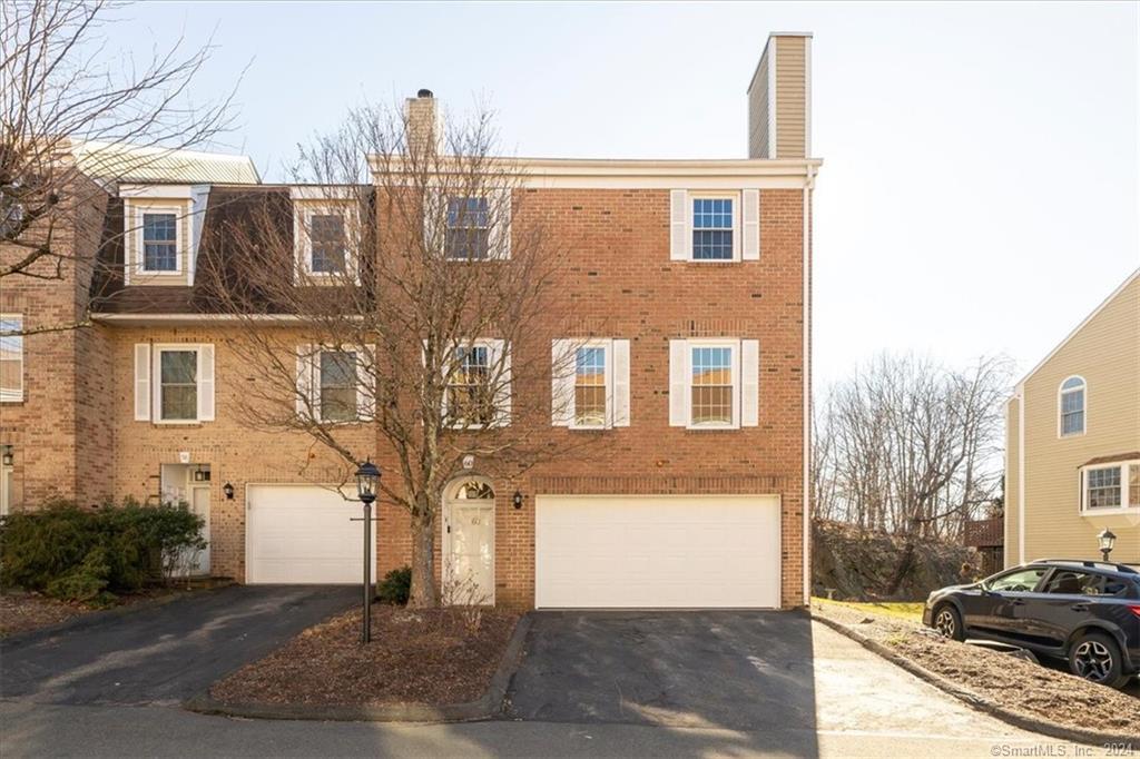 60 Kingswood Drive 60