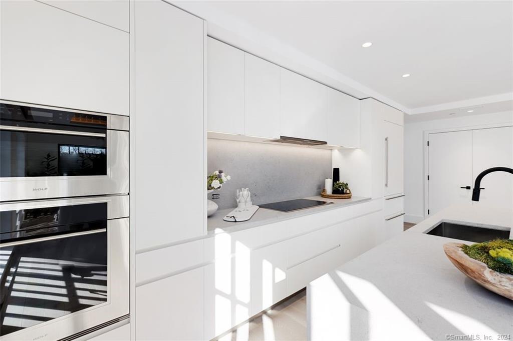 41 Richmondville Avenue 210