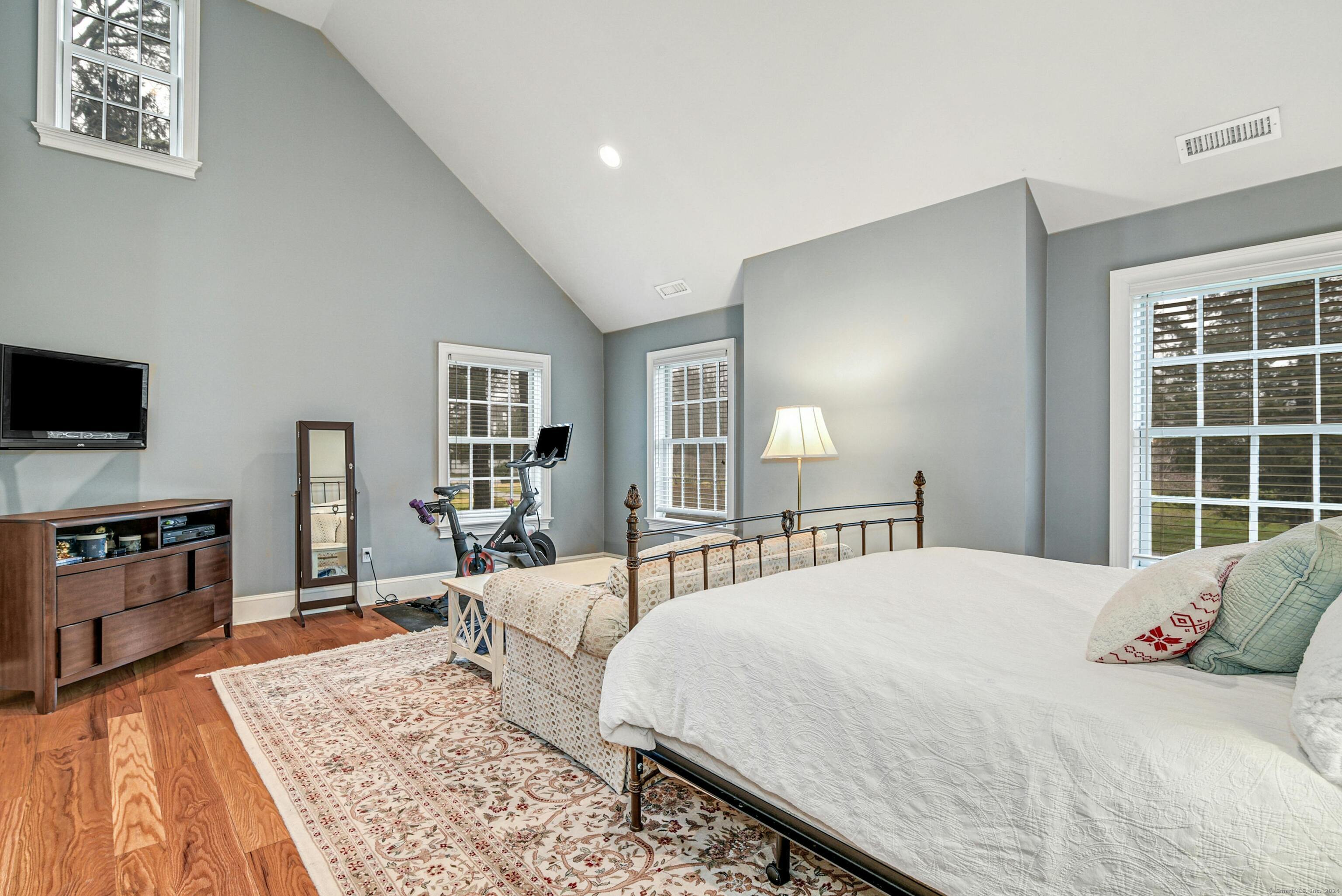 129 West Meadow Road