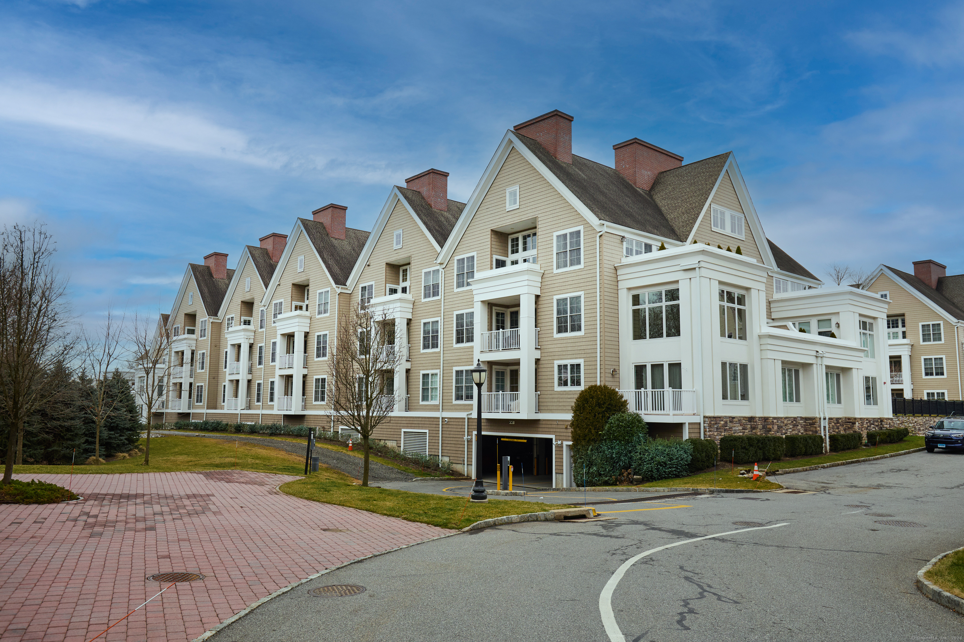 77 Havemeyer Lane 415
