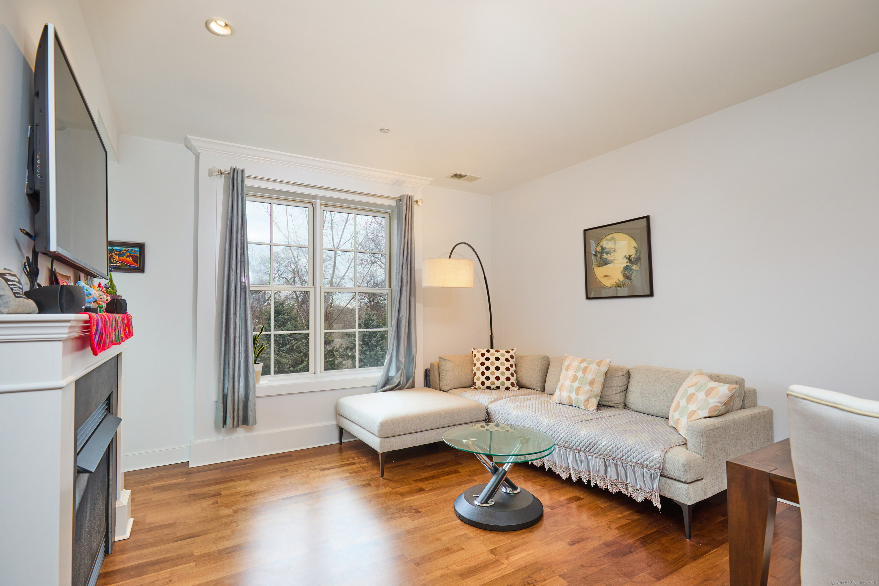 77 Havemeyer Lane 415