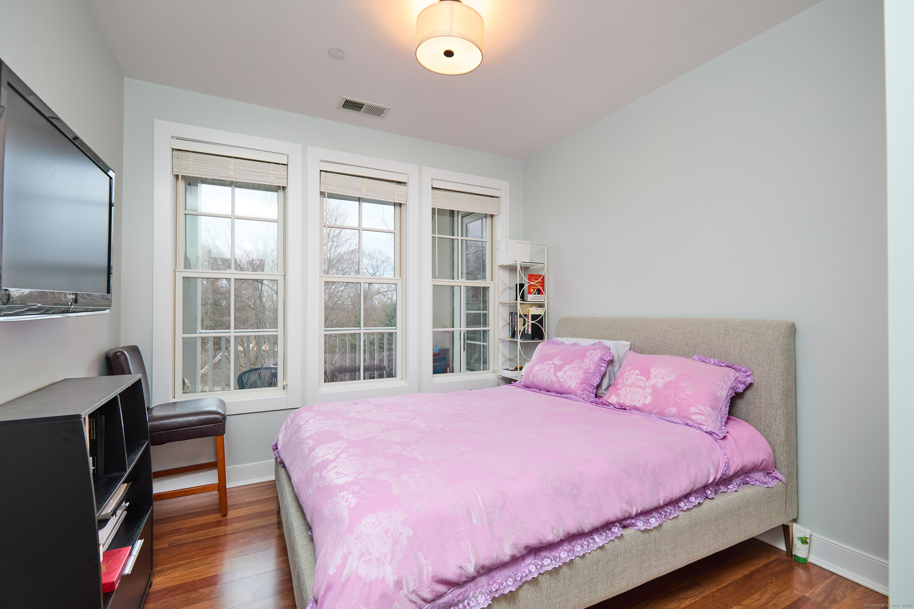 77 Havemeyer Lane 415
