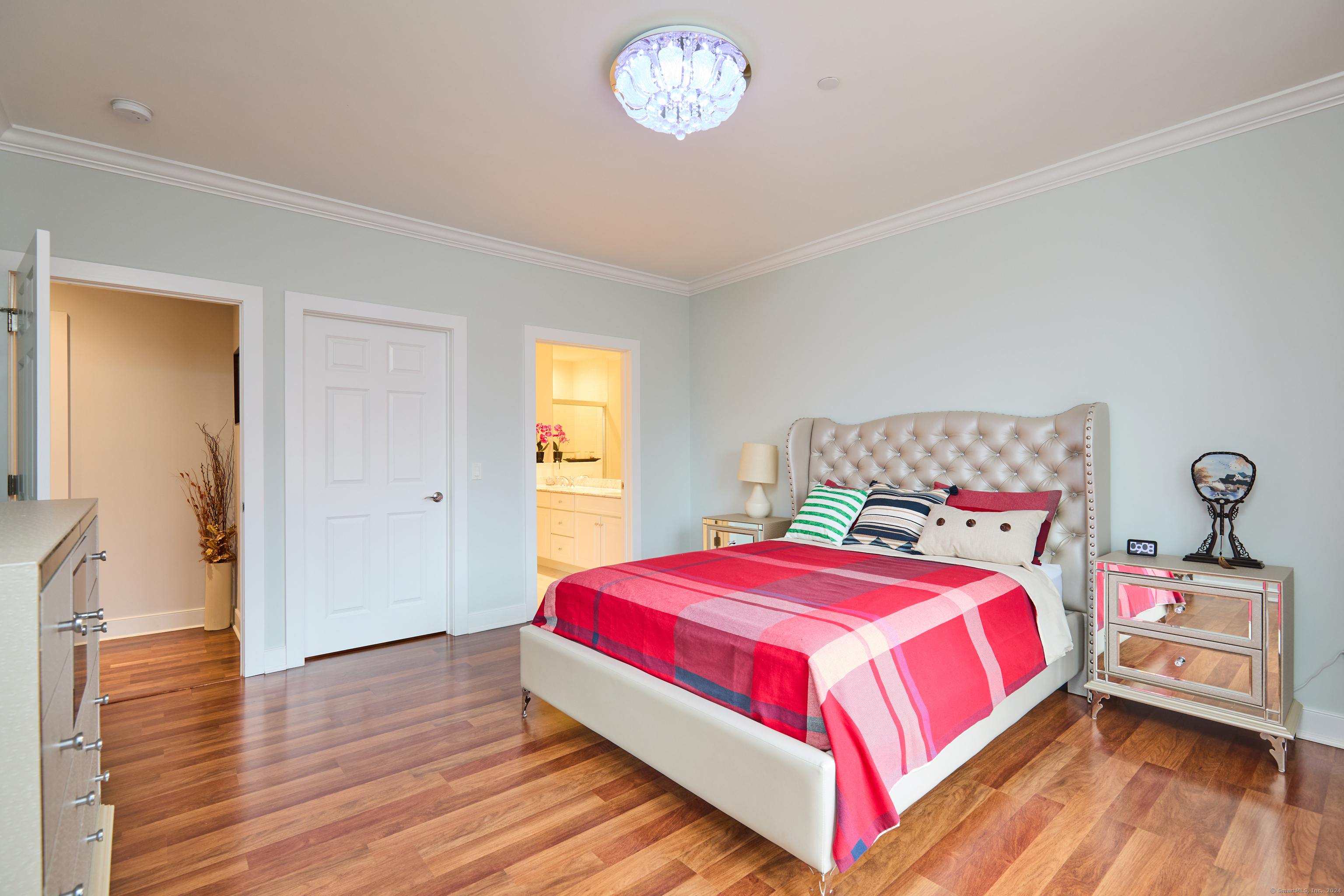 77 Havemeyer Lane 415