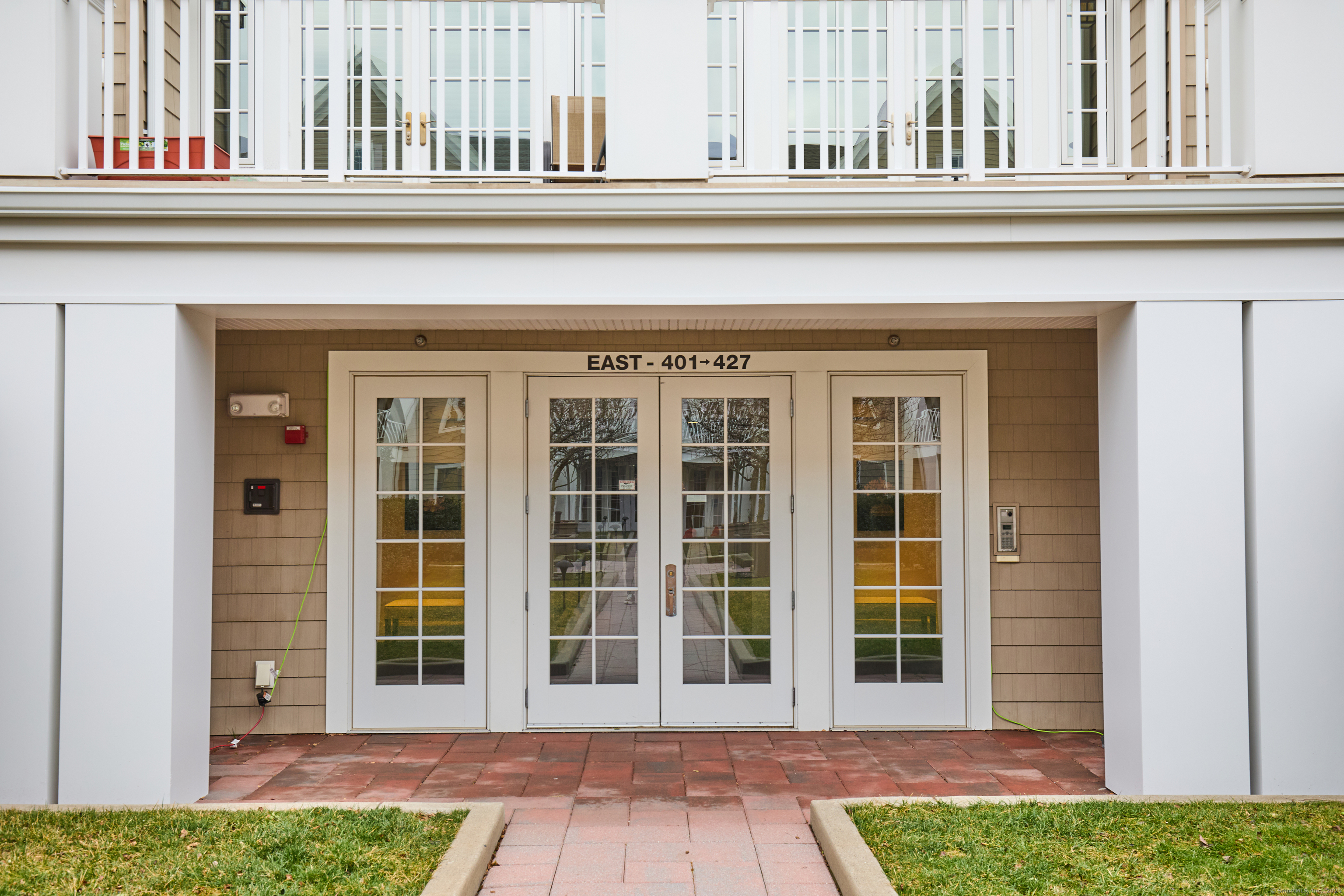 77 Havemeyer Lane 415