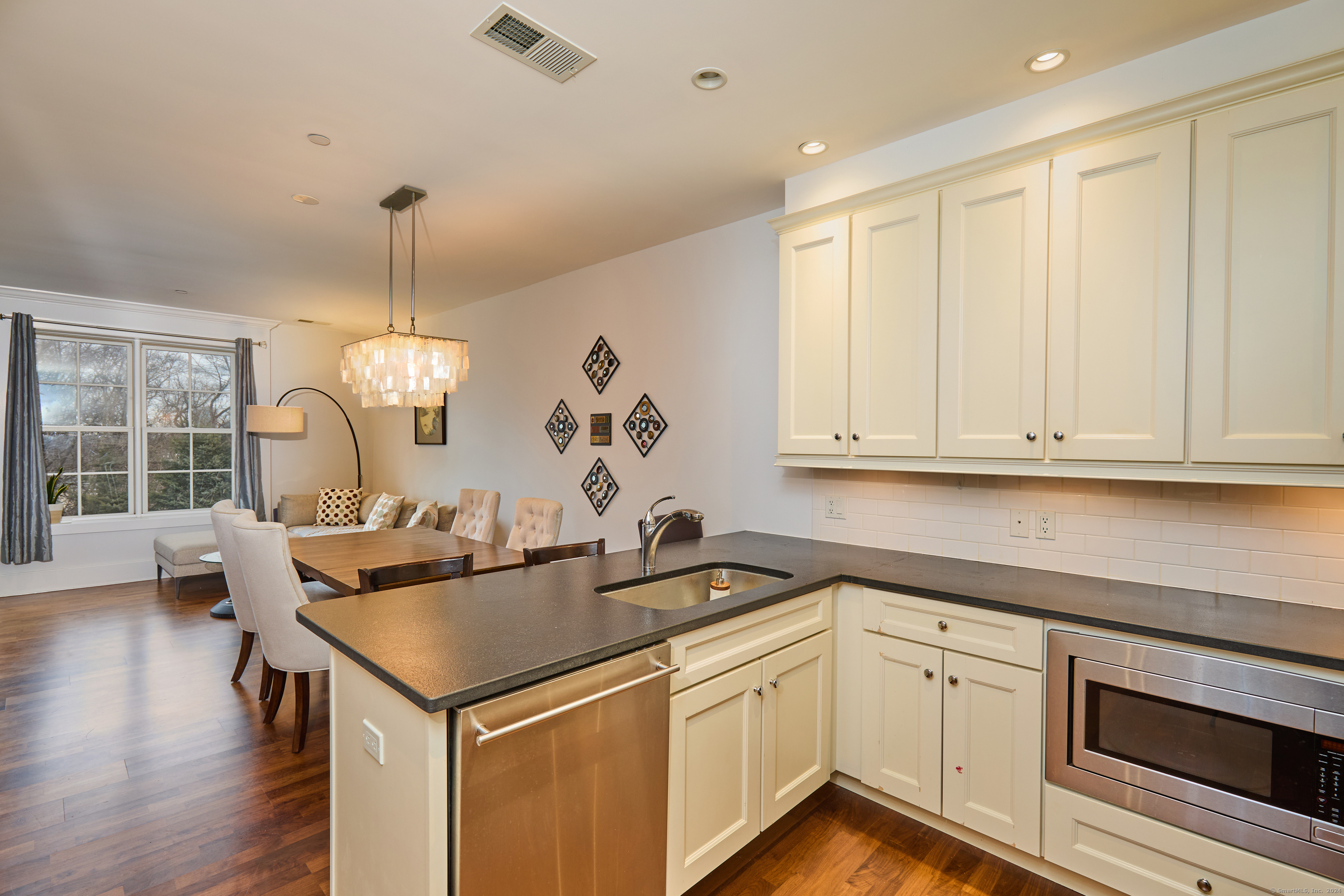 77 Havemeyer Lane 415