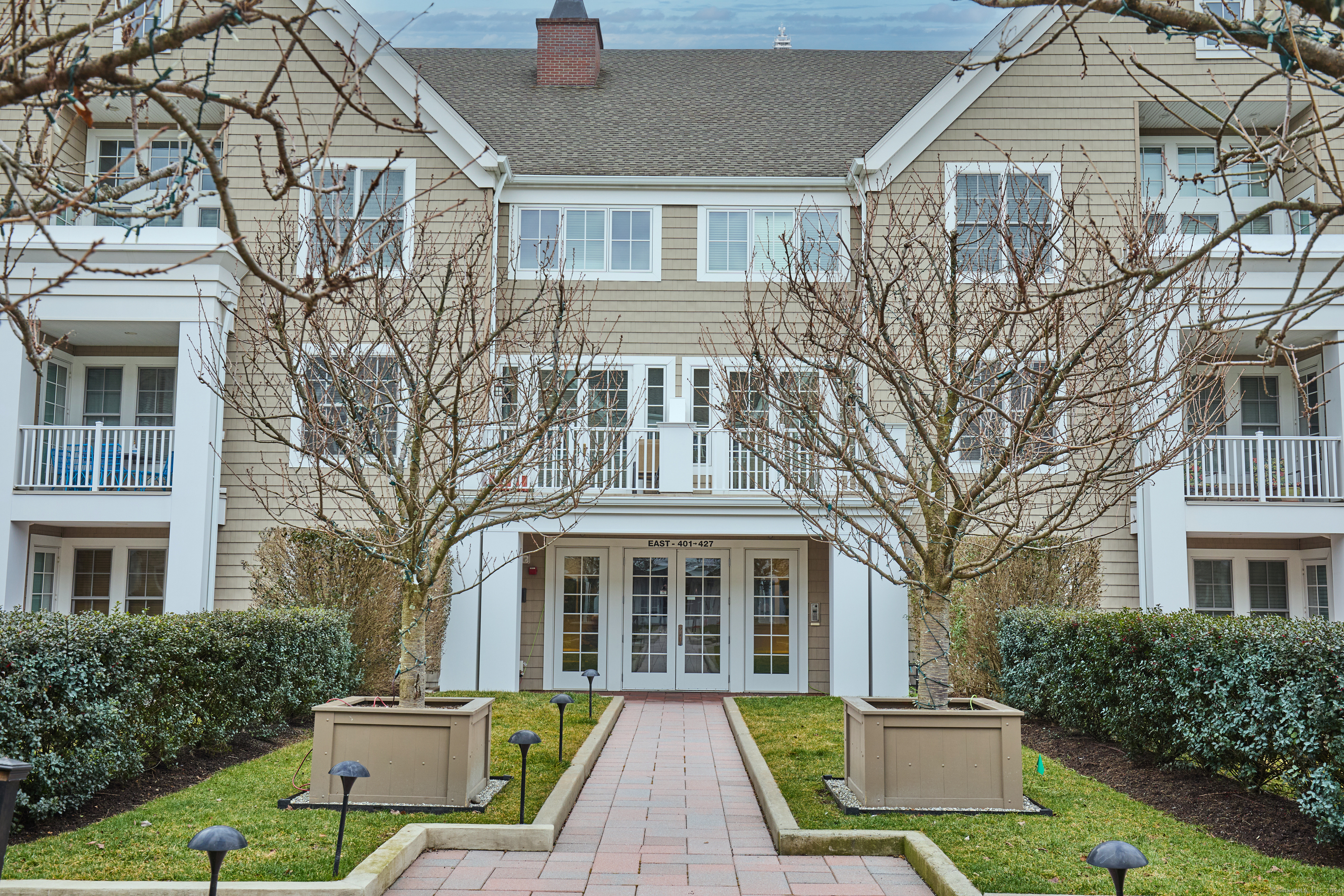 77 Havemeyer Lane 415