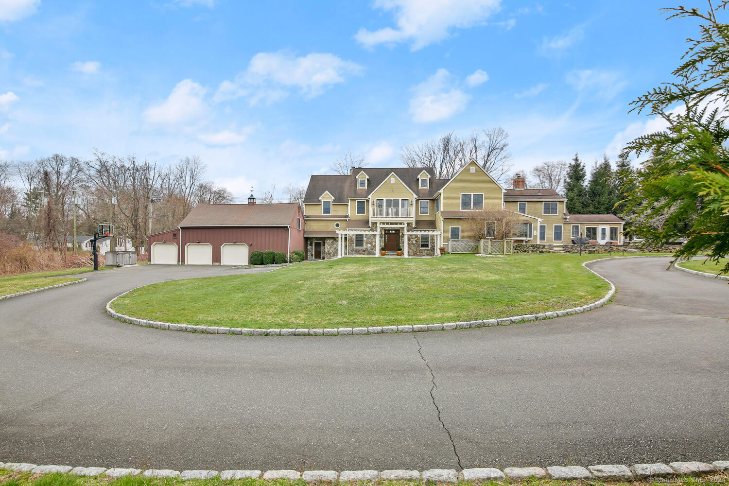 5 Davenport Farm Lane East