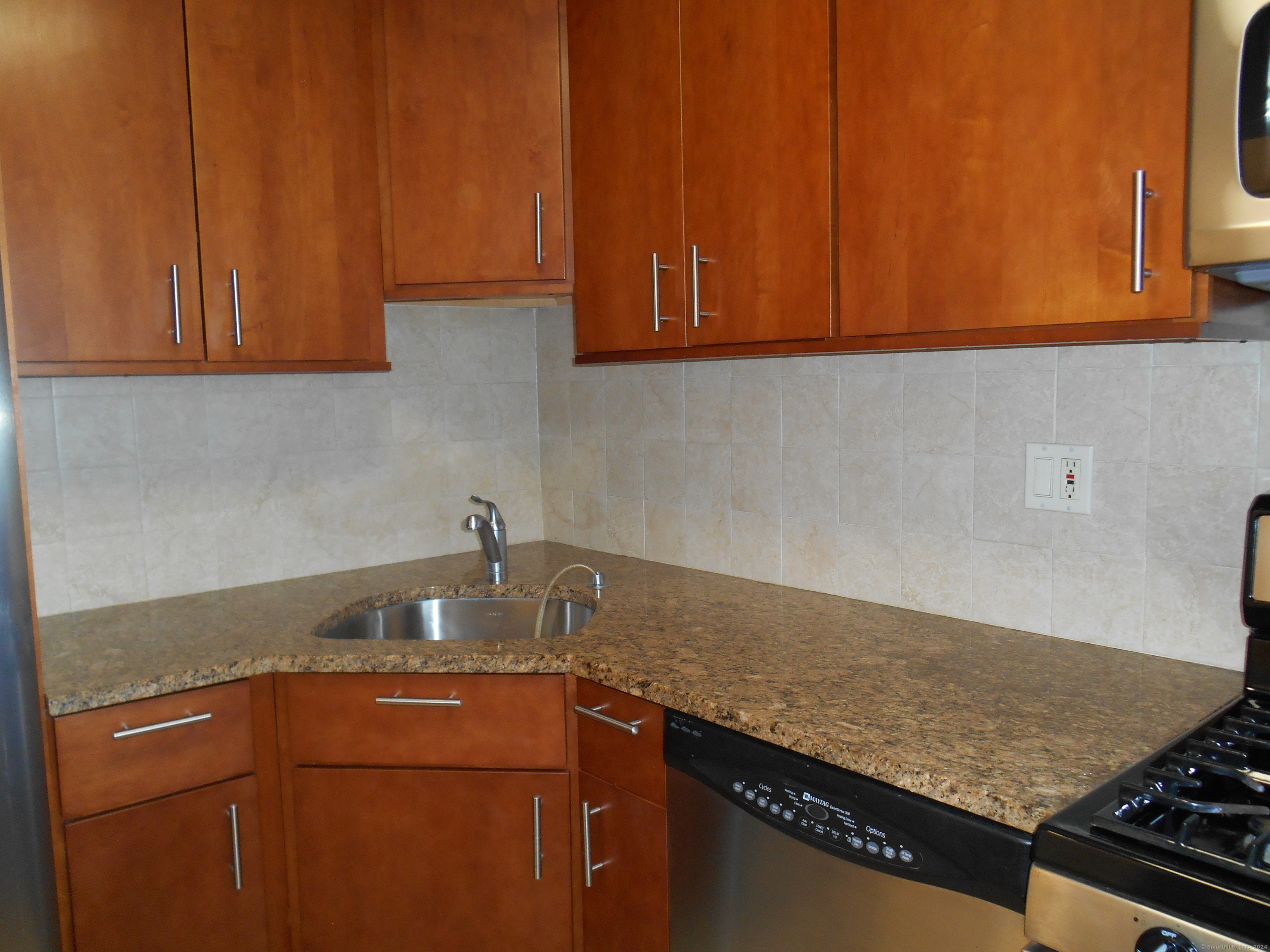 91 Strawberry Hill Avenue 939