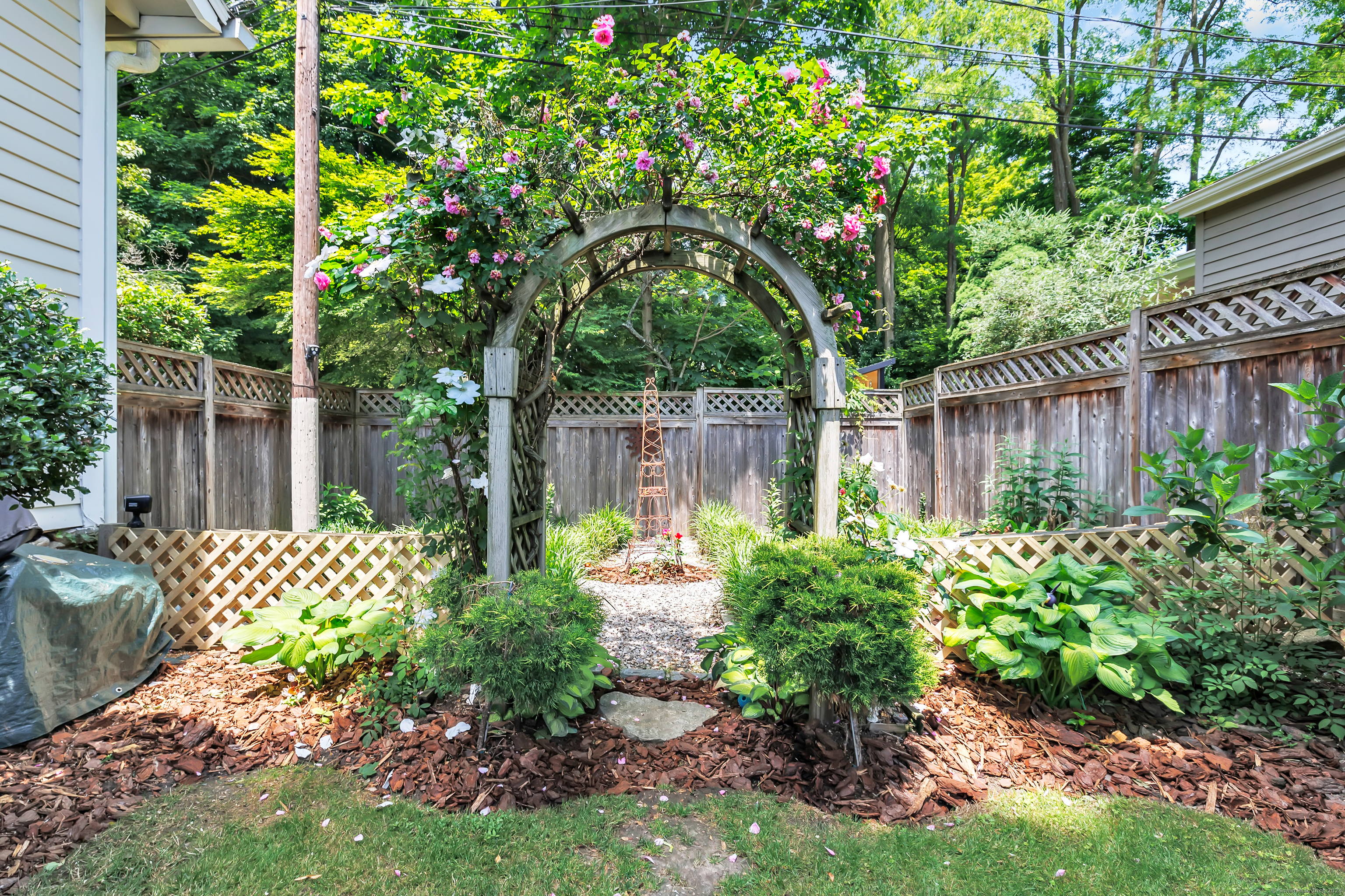 209 Compo Road South