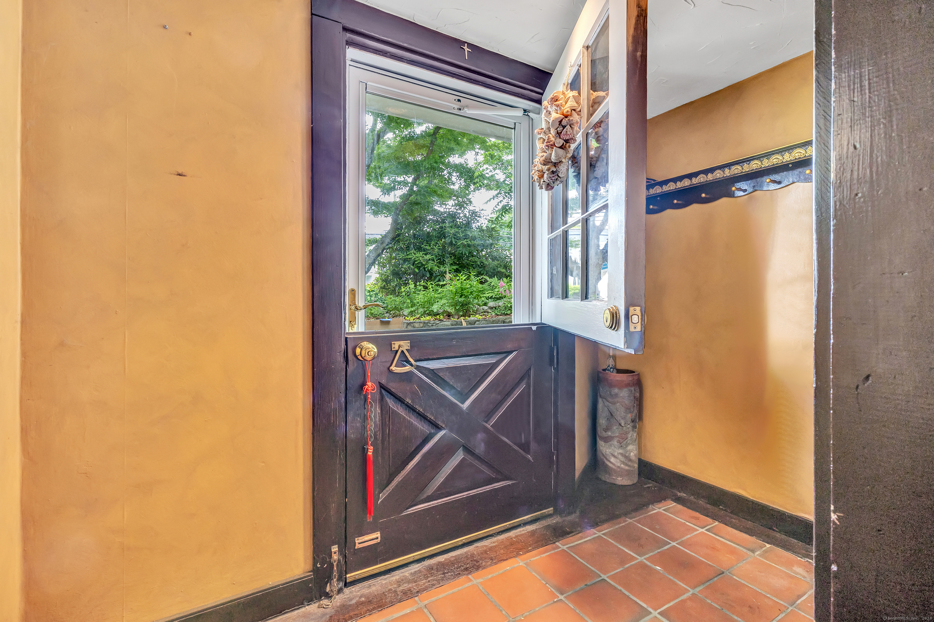 209 Compo Road South