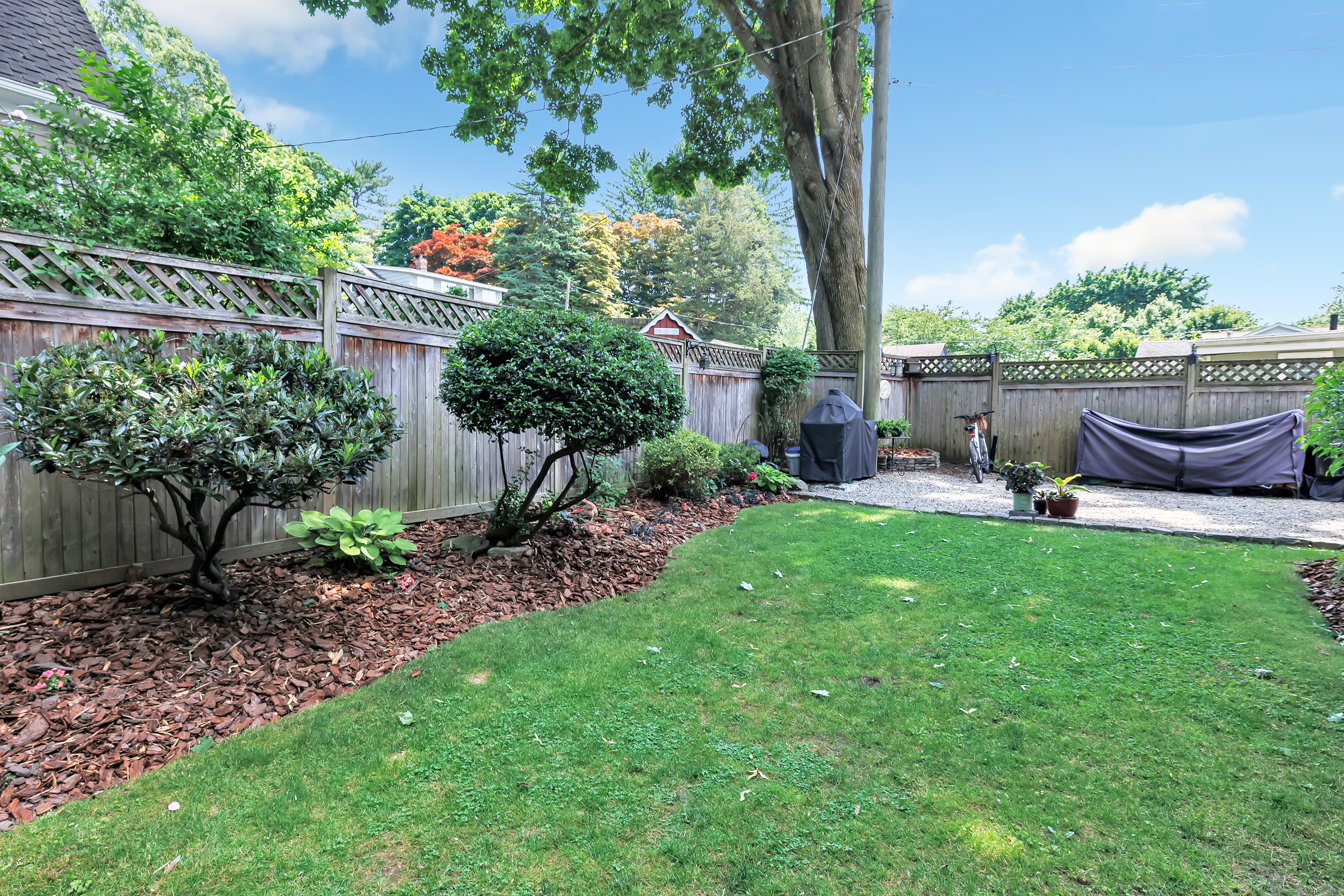 209 Compo Road South