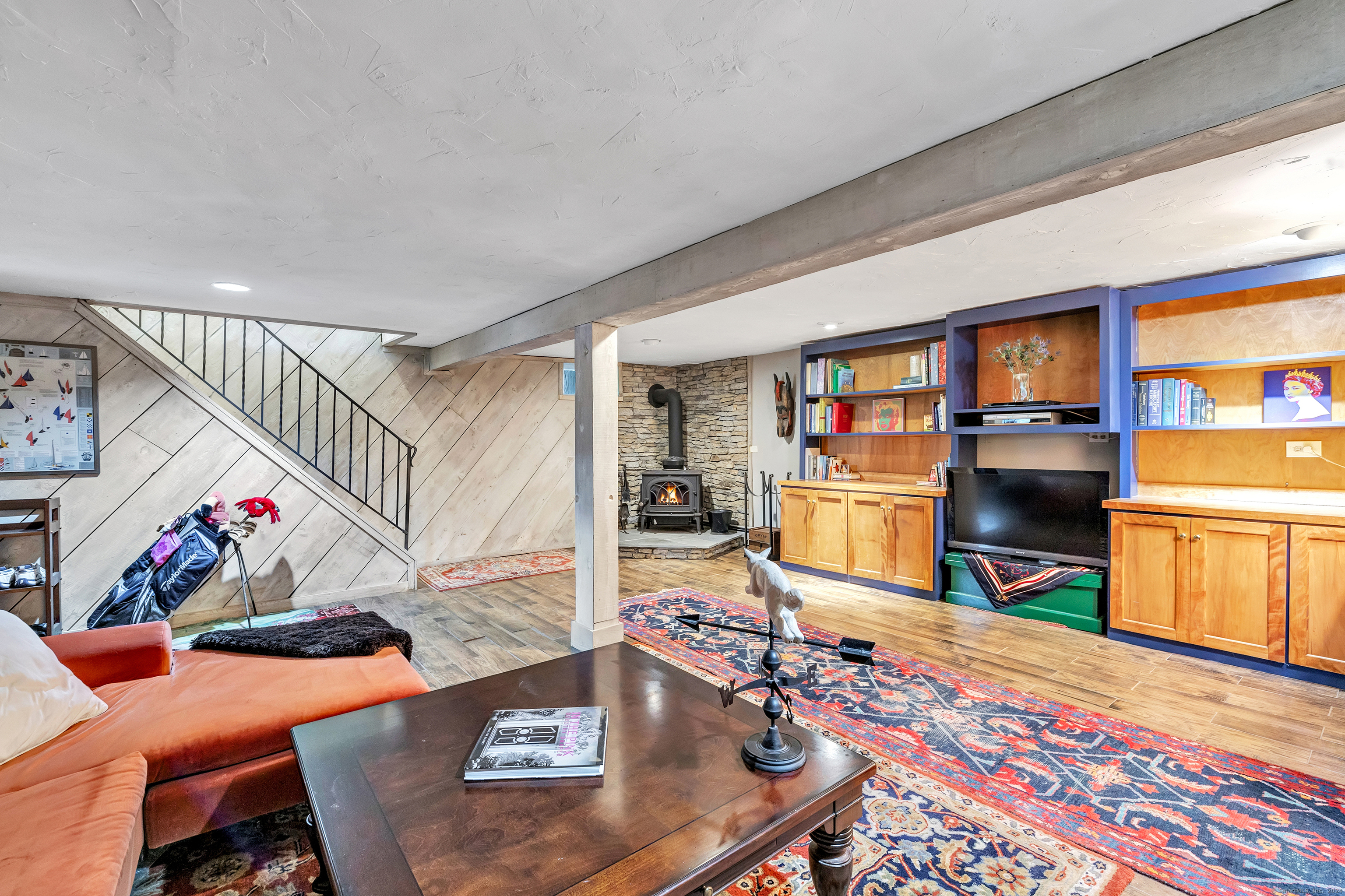 209 Compo Road South