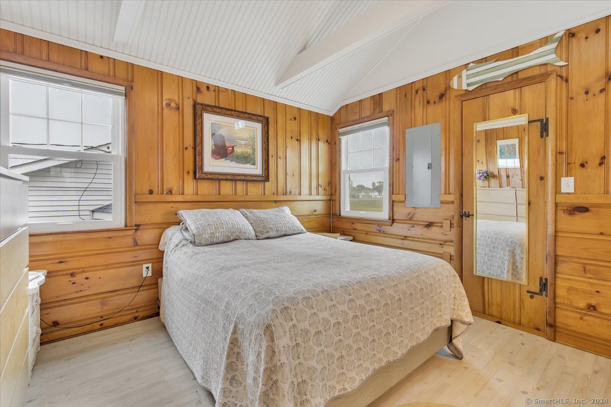 8 Tarpon Avenue