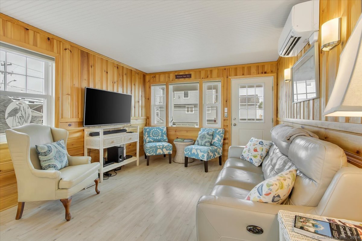 8 Tarpon Avenue
