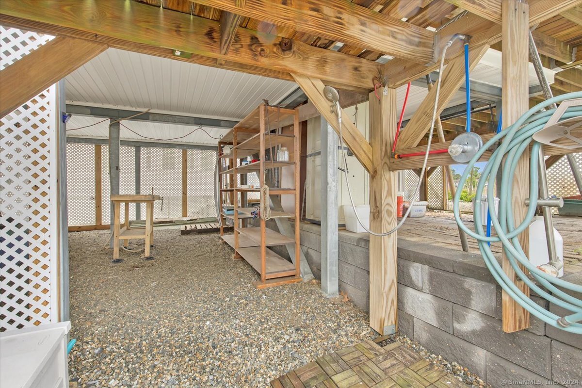 8 Tarpon Avenue