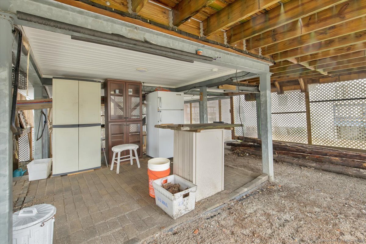8 Tarpon Avenue