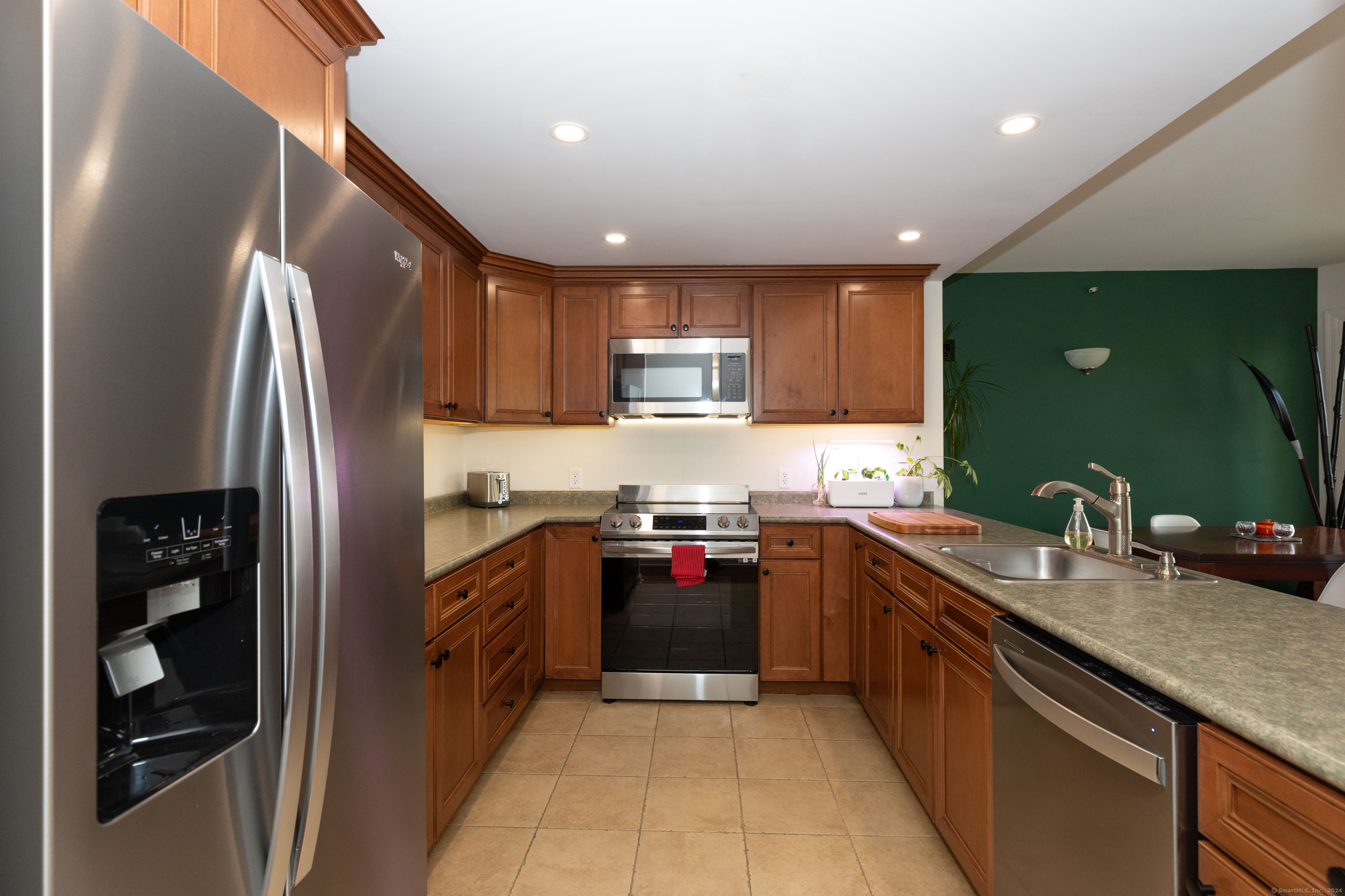 3250 Fairfield Avenue APT 205