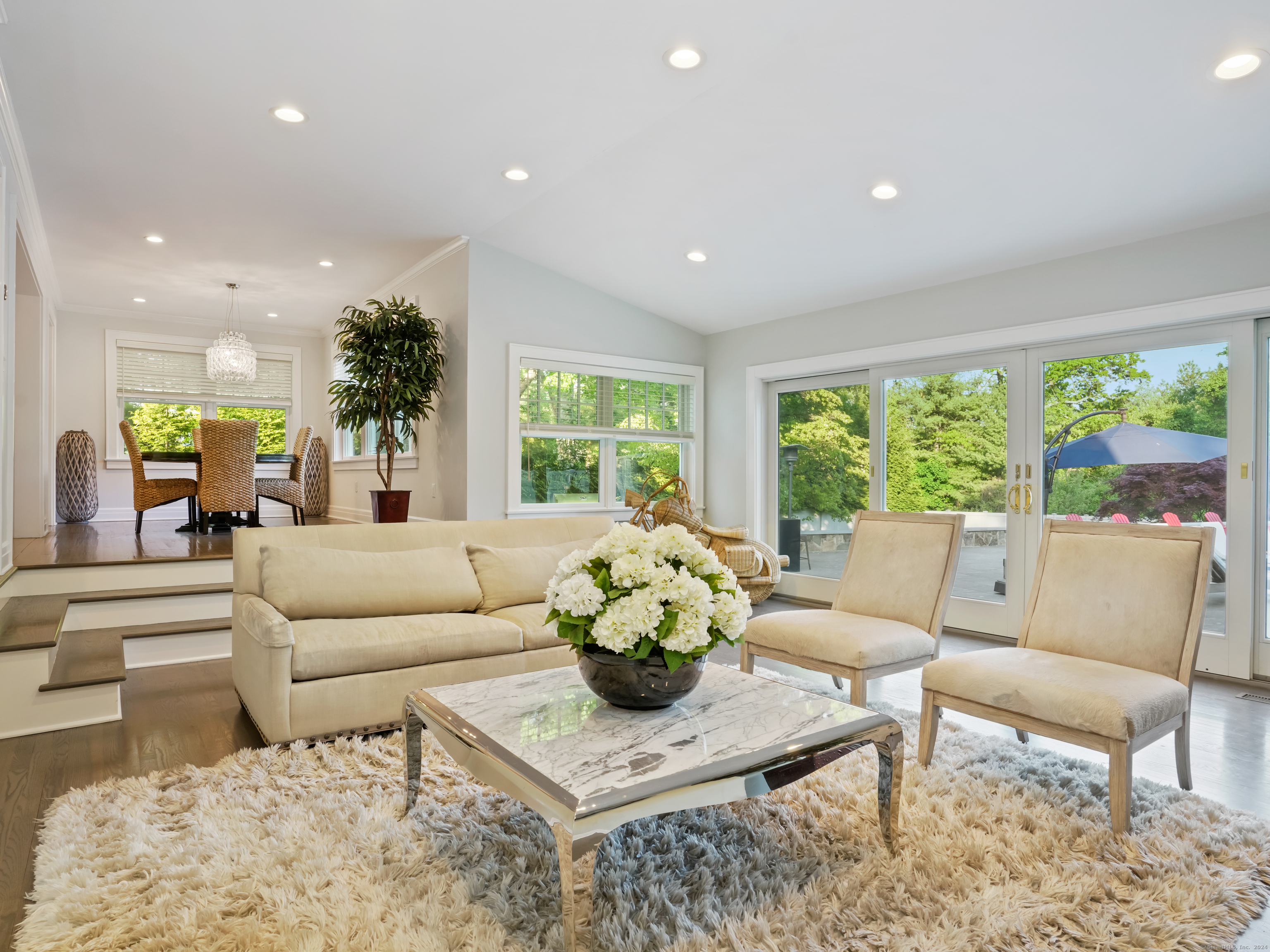 64 Long Lots Road