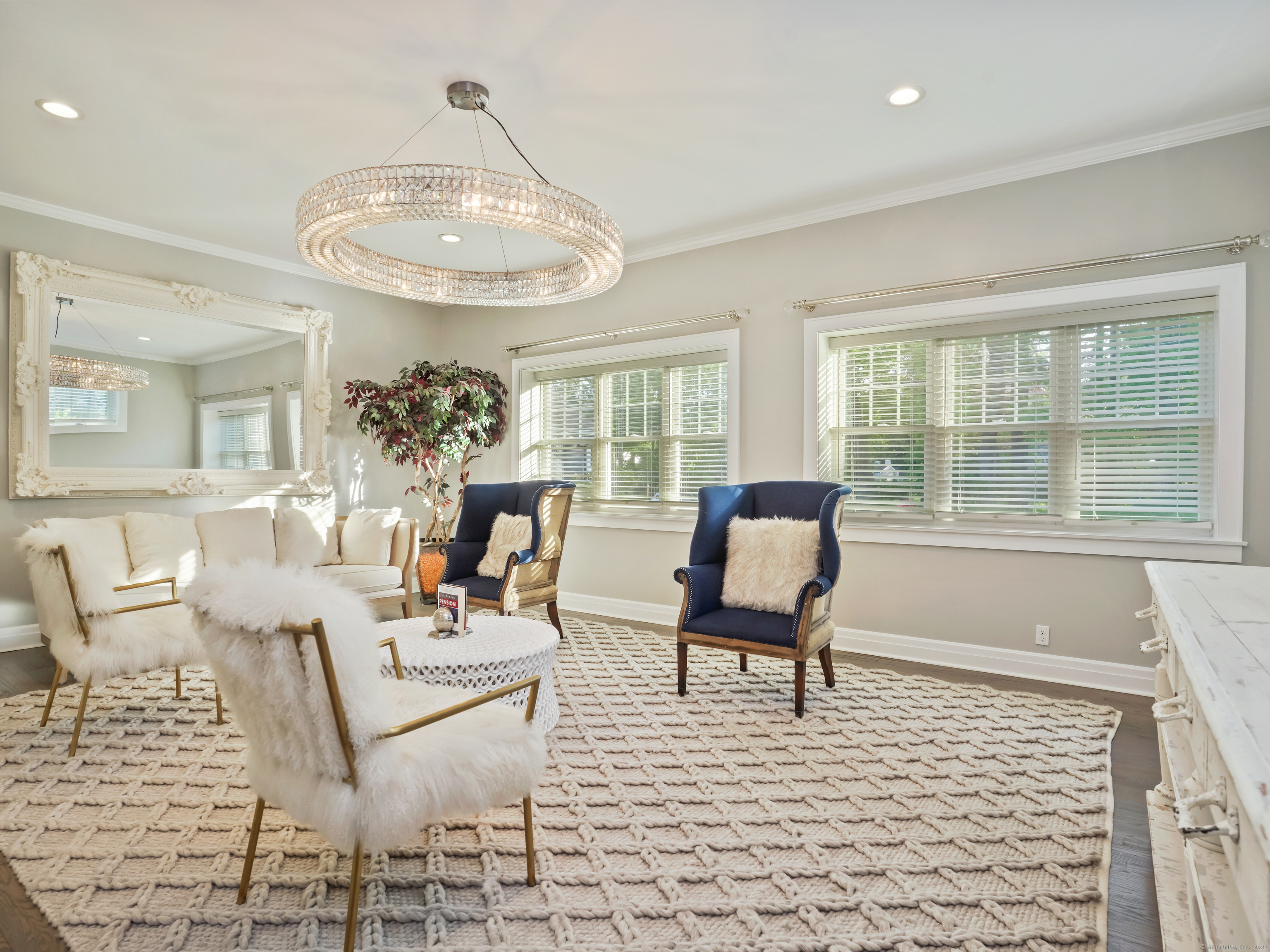 64 Long Lots Road