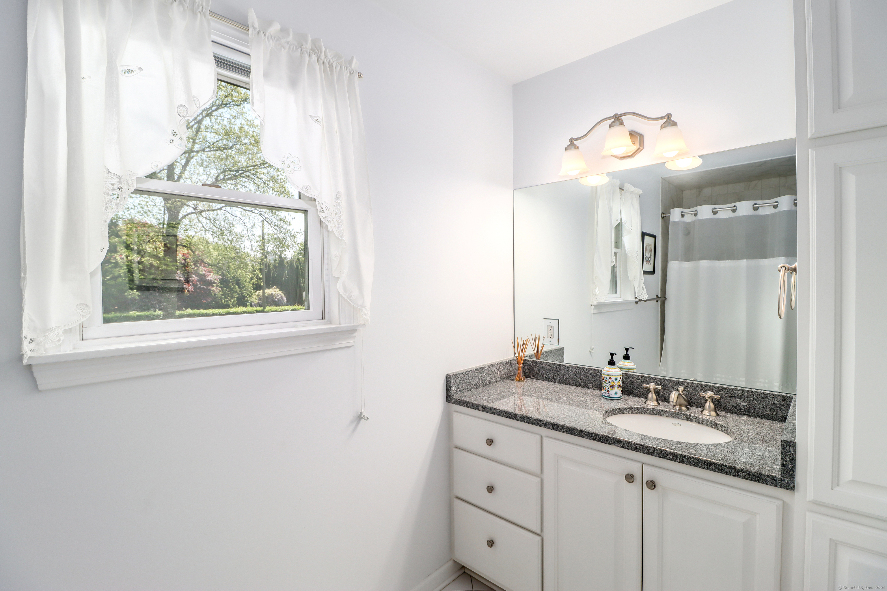 142 Soundview Court