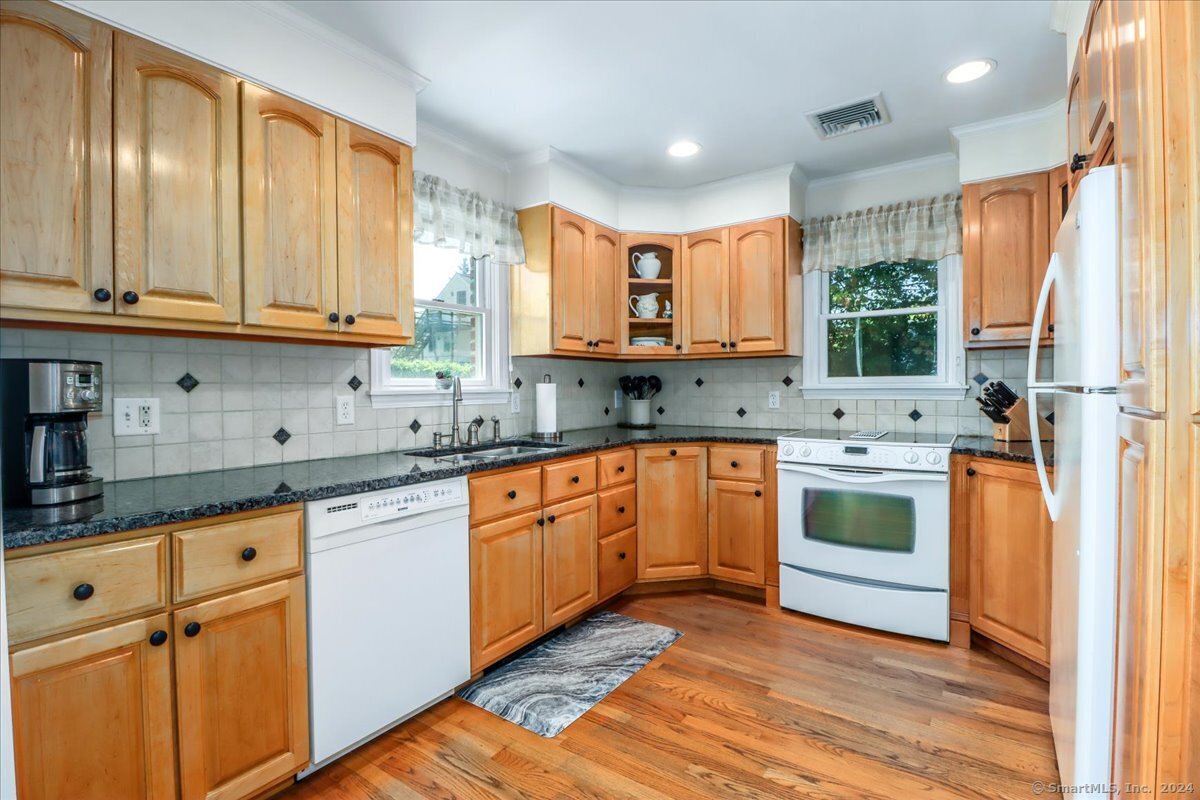 142 Soundview Court