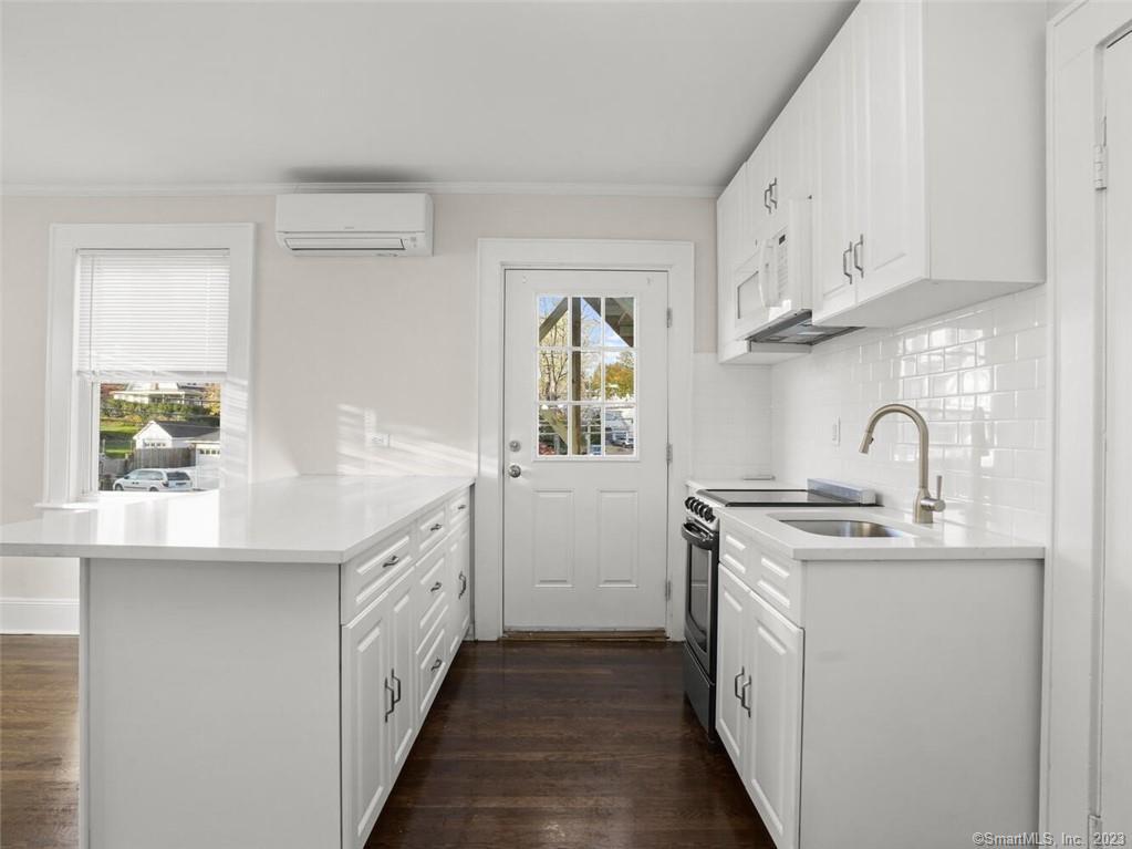 125 Strawberry Hill Avenue 1A