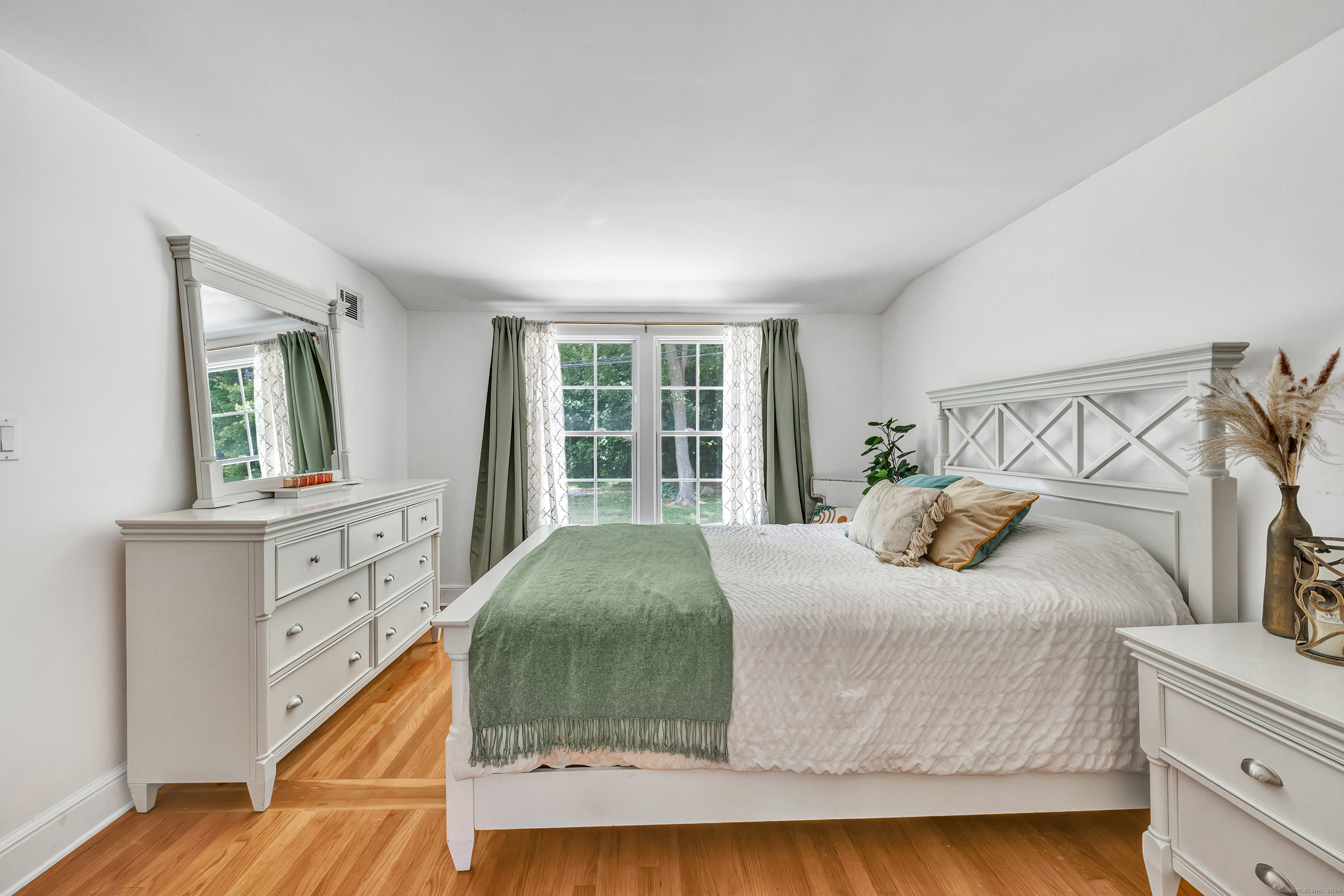 375 Edgefield Avenue